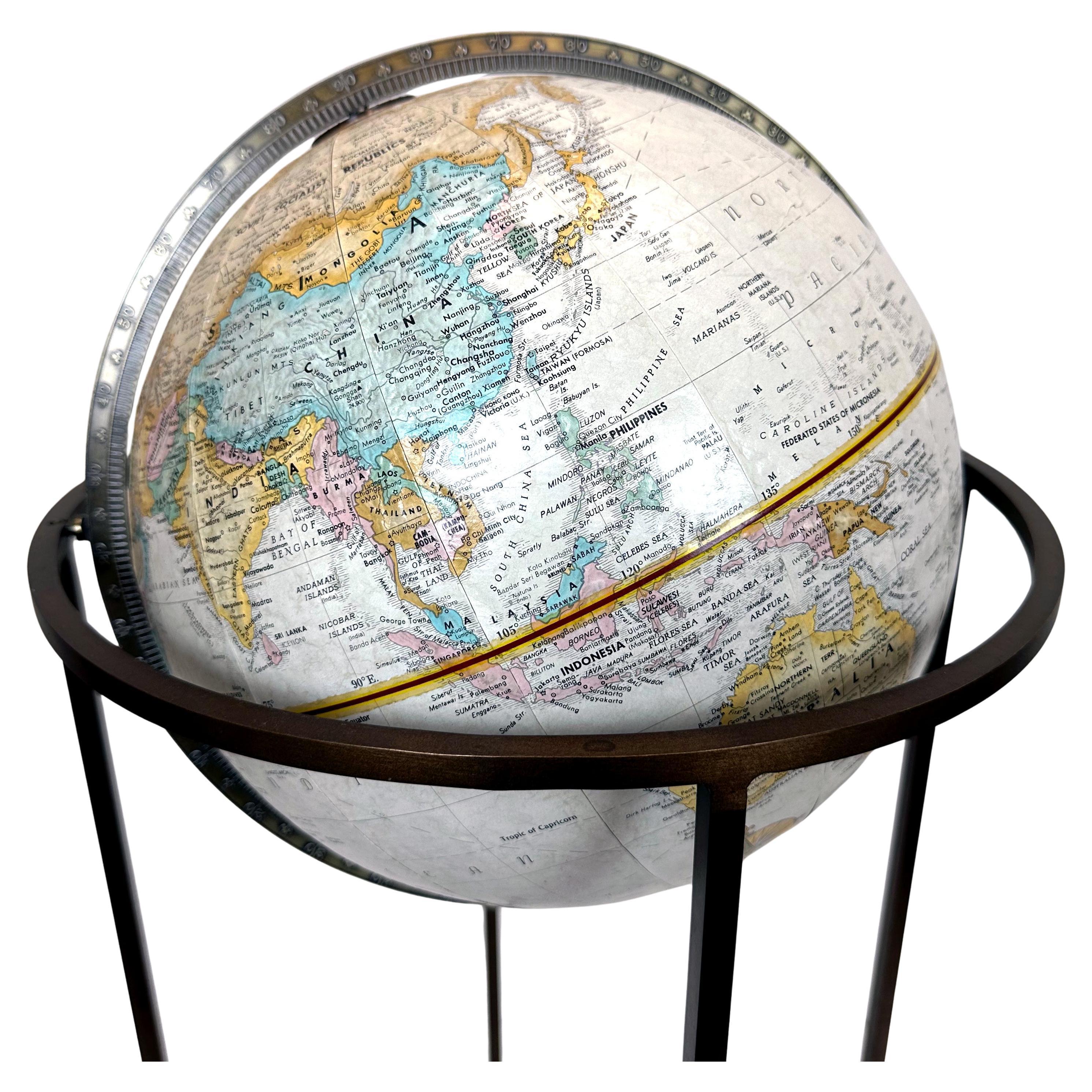 Globe terrestre du milieu du siècle sur un Stand en bronze à la manière de Paul McCobb en vente 4