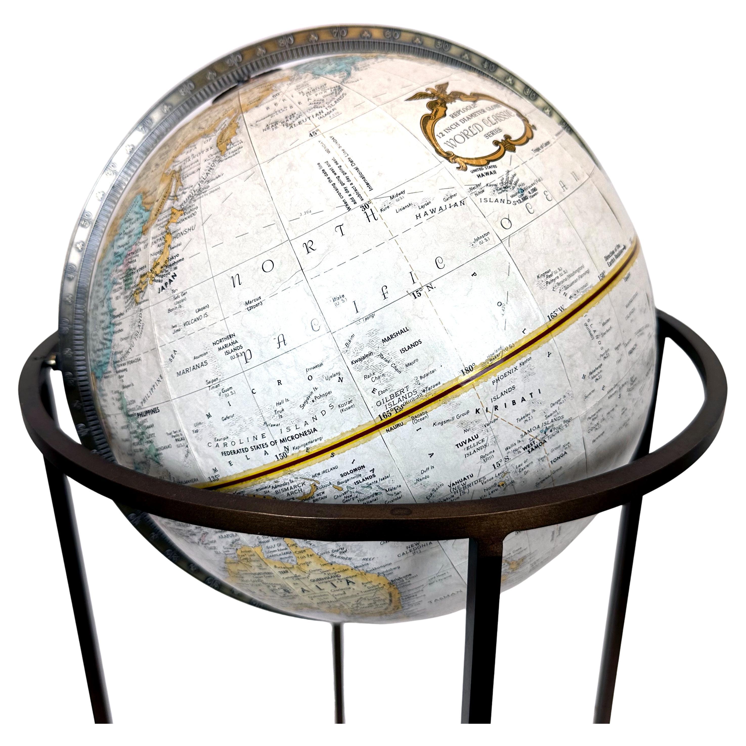 Globe terrestre du milieu du siècle sur un Stand en bronze à la manière de Paul McCobb en vente 5