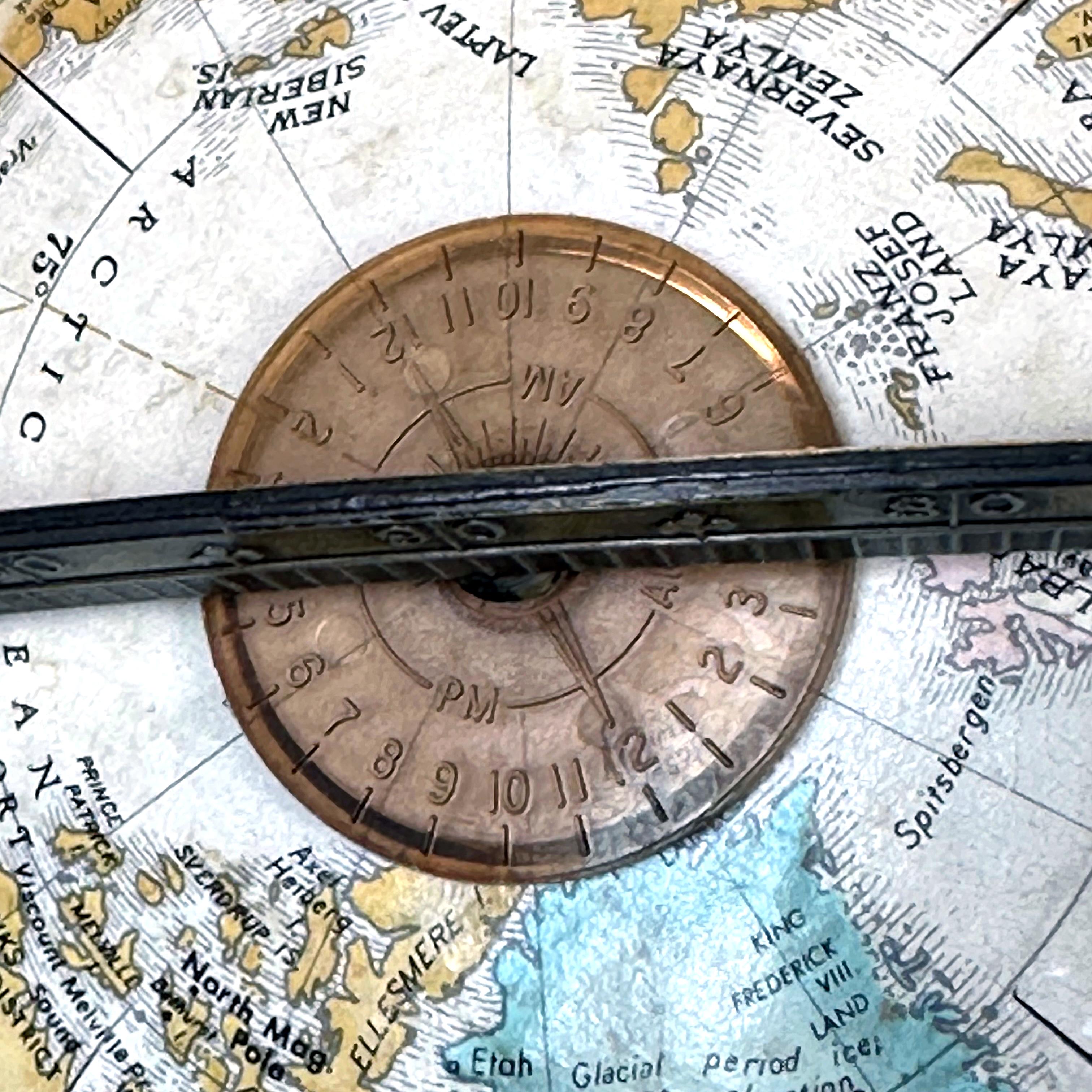 Globe terrestre du milieu du siècle sur un Stand en bronze à la manière de Paul McCobb en vente 8