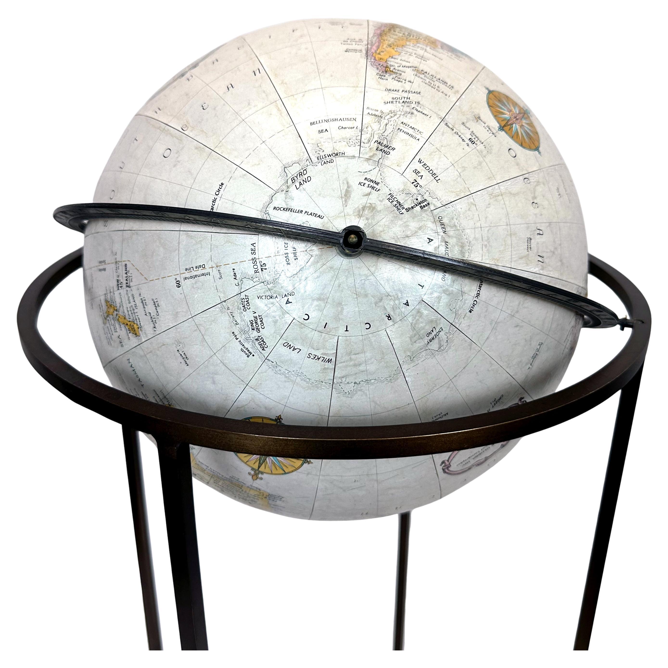 Globe terrestre du milieu du siècle sur un Stand en bronze à la manière de Paul McCobb en vente 9