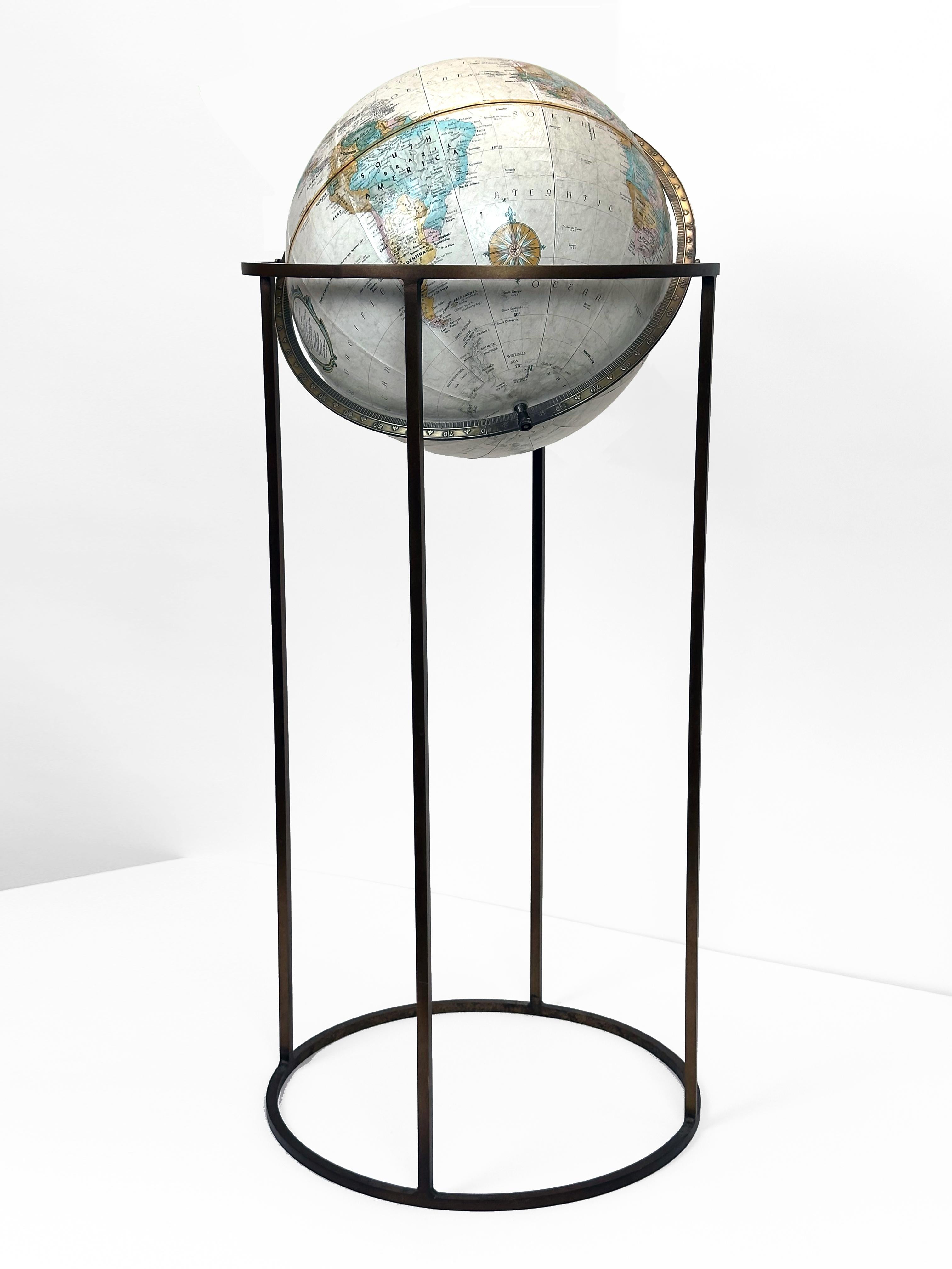 Globe terrestre du milieu du siècle sur un Stand en bronze à la manière de Paul McCobb Bon état - En vente à Littleton, CO