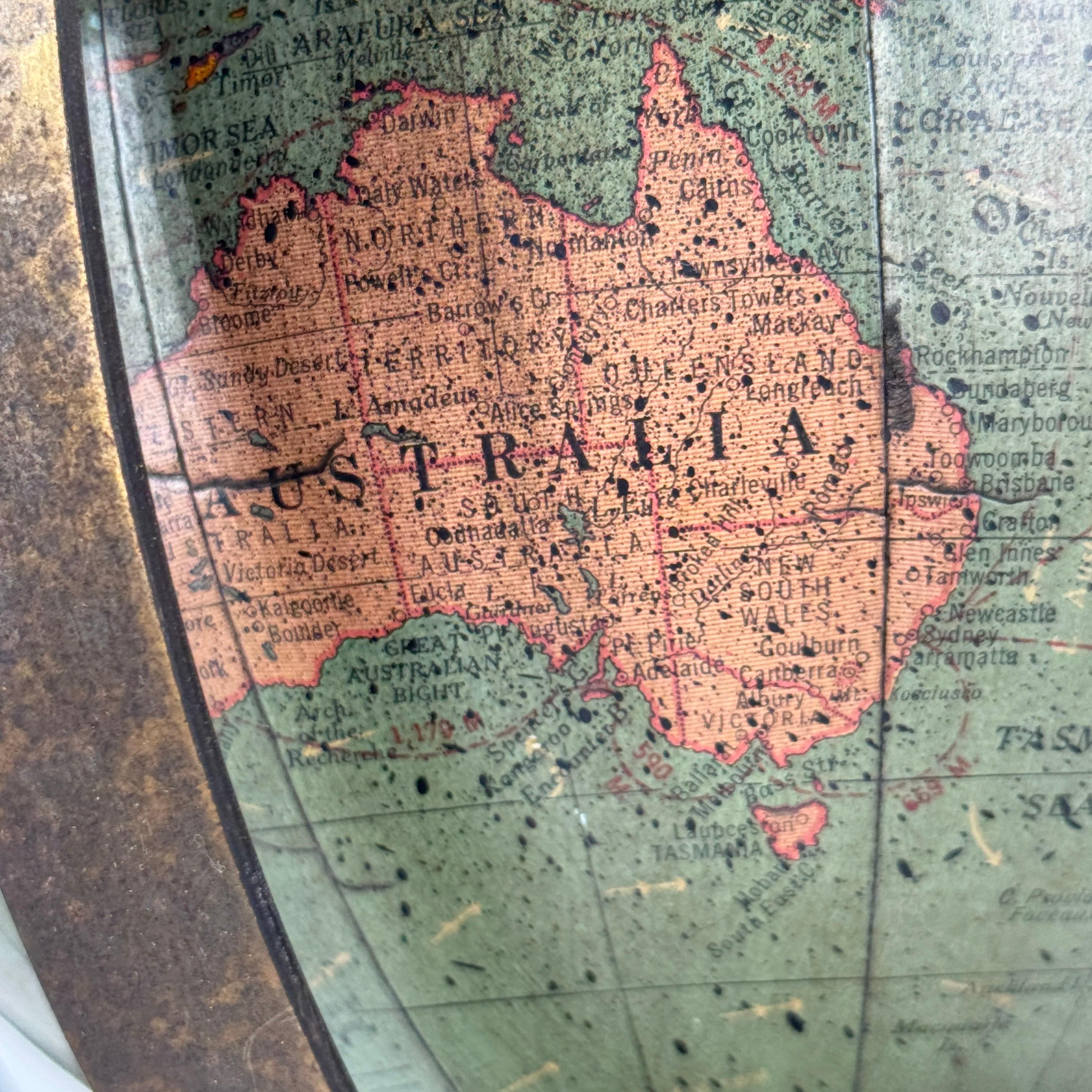 Mid Century Globe Old World Table Lamp For Sale 2