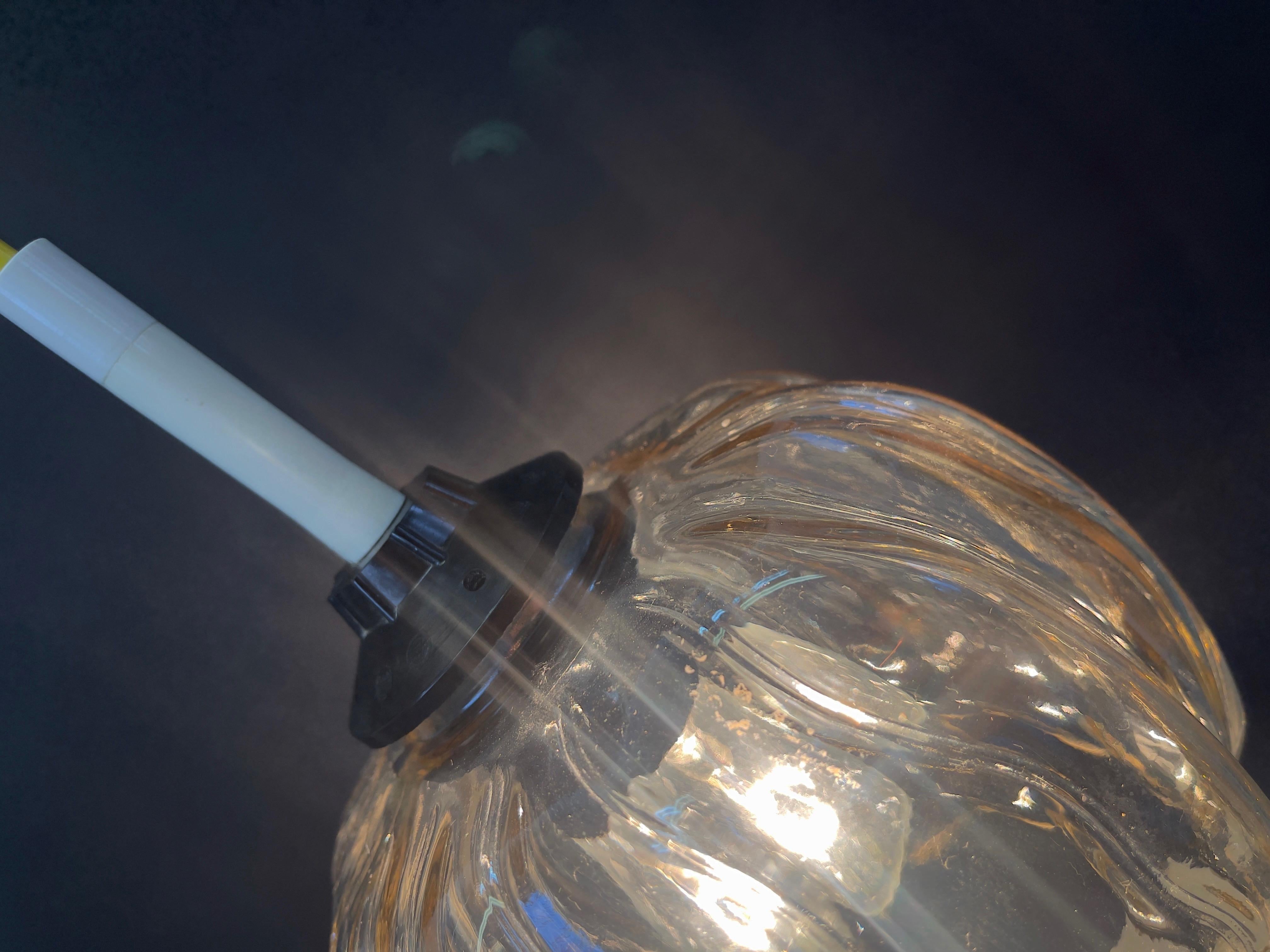 Pendentif méduse en verre ambre brillant, milieu du siècle, années 1960, Allemagne en vente 2