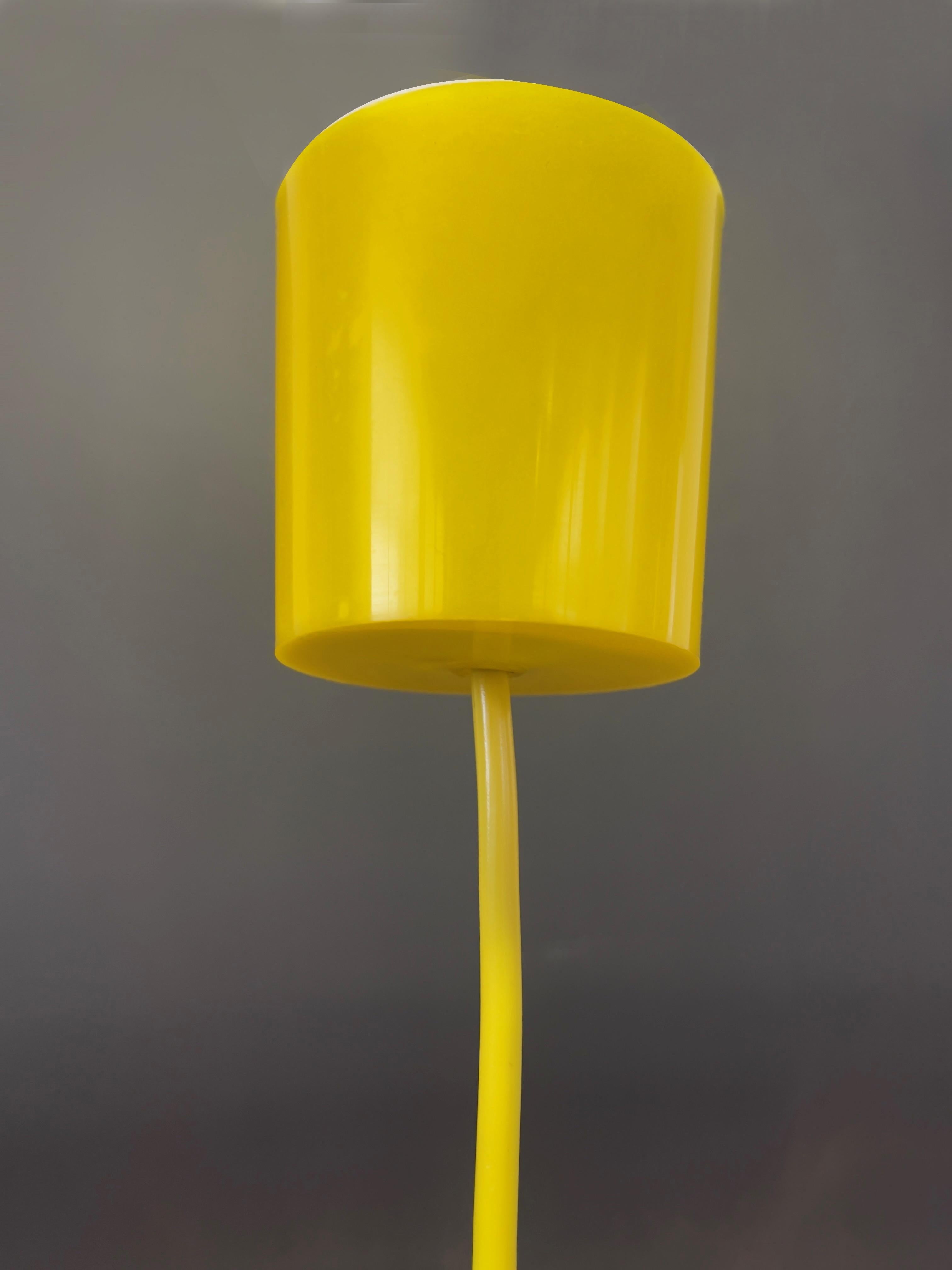 Pendentif méduse en verre ambre brillant, milieu du siècle, années 1960, Allemagne en vente 4