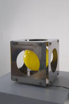 Mid-Century Goffredo Reggiani Cube Italian Table Lamp in metal with a yellow light
