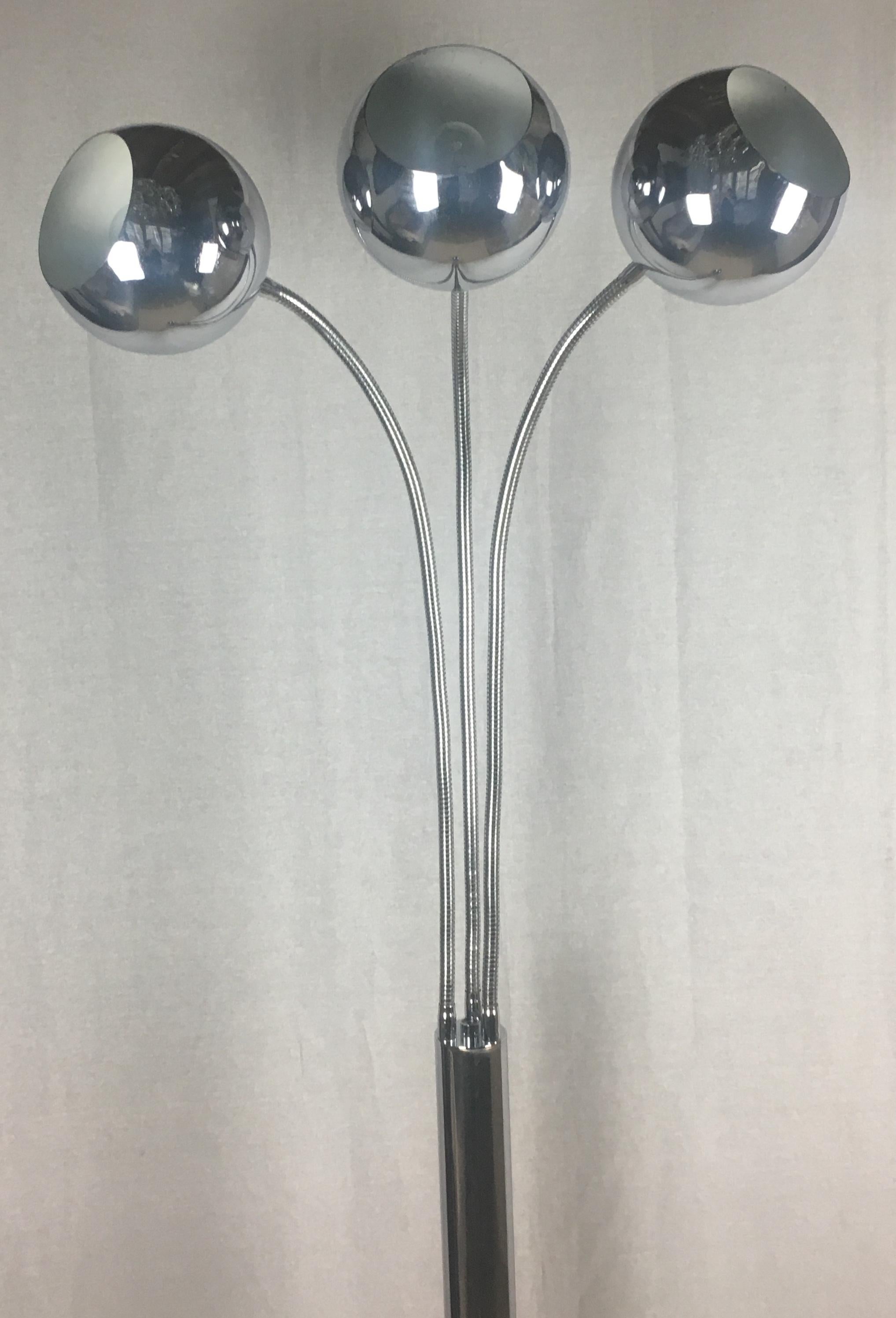 Imposing midcentury arc floor lamp with three chromed arms to enlighten several spots in the surroundings. All three bowls are resolvable and adjustable through hinges. Each bowl has one socket inside. The round base gives a stabile stand.