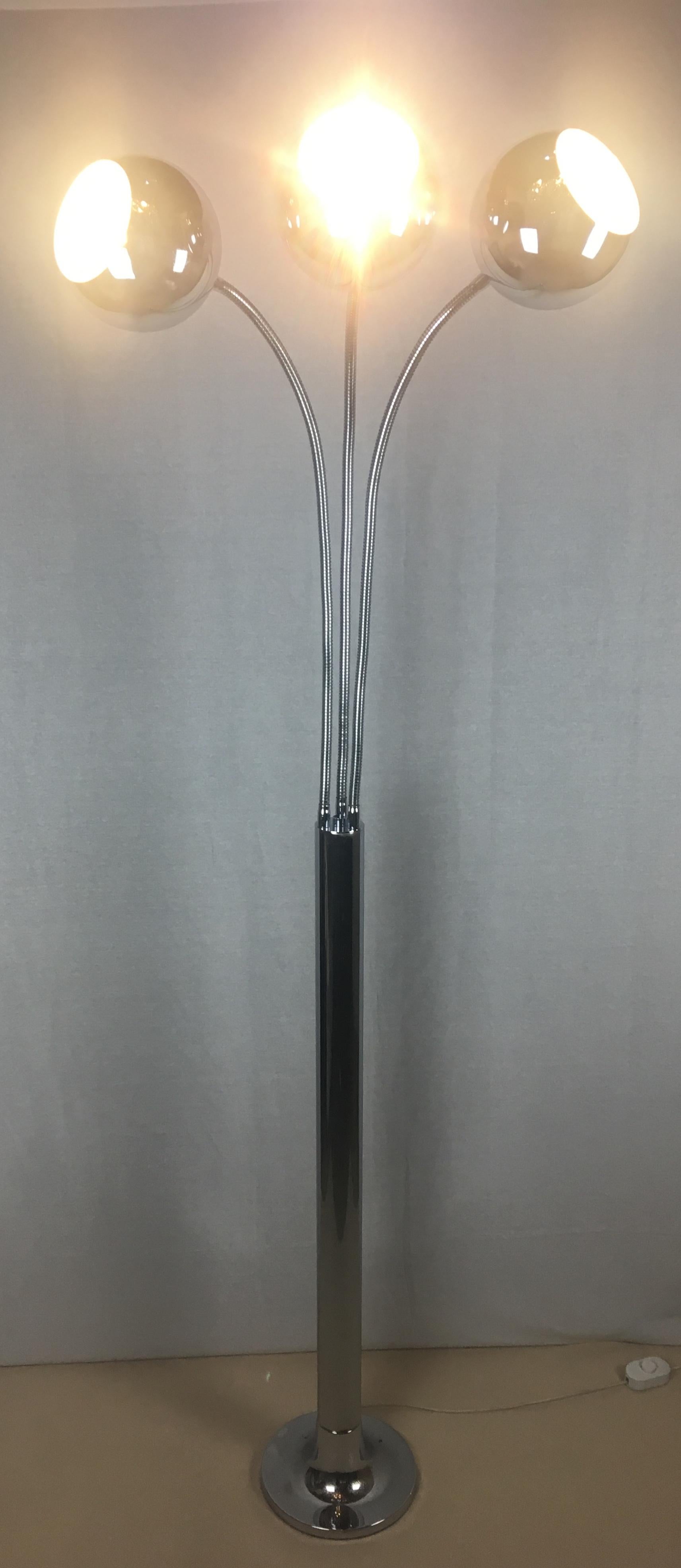 Late 20th Century Modernist Directional Chrome Floor Lamp by Goffredo Reggiani