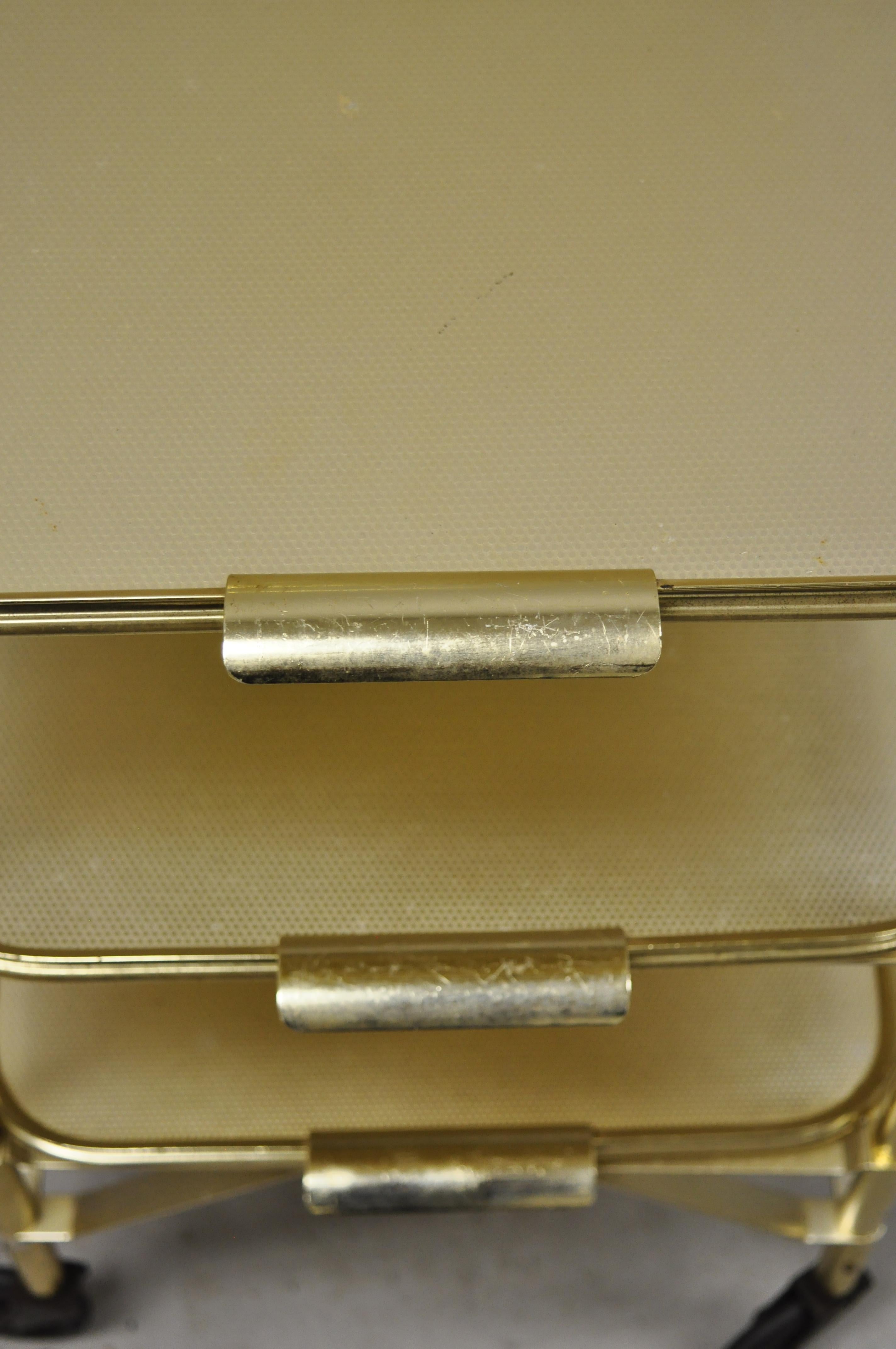 Mid-Century Gold Aluminium Metall klappbarer Rollbarwagenheber mit 3 Tabletts (20. Jahrhundert) im Angebot