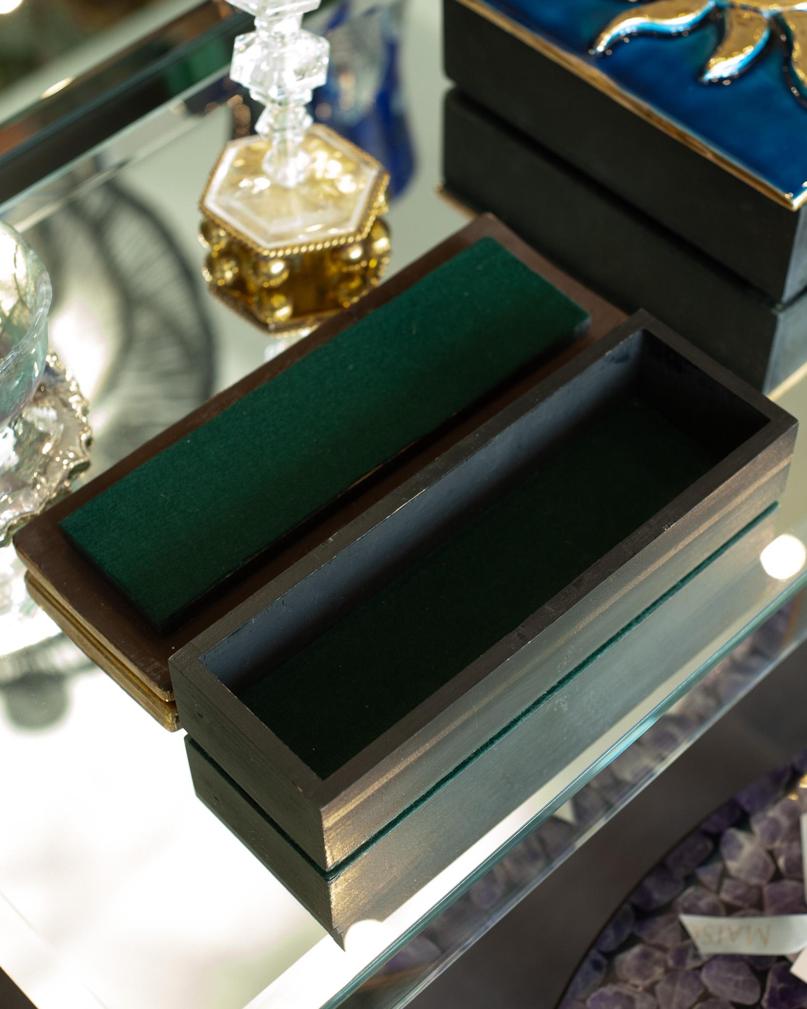 Scatola in ceramica blu e oro di metà secolo con uccelli di Mithé Espelt In condizioni buone in vendita a Toronto, ON