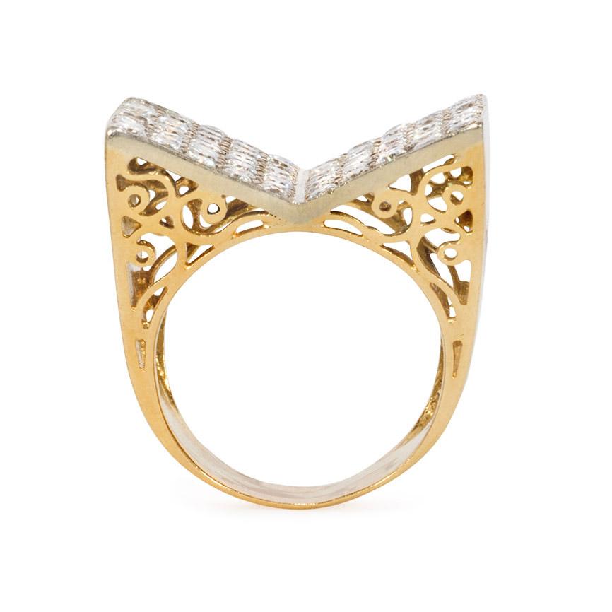 Retro Mid-Century Gold and Pavé Diamond Ring of Inverted Double Plaque Design For Sale
