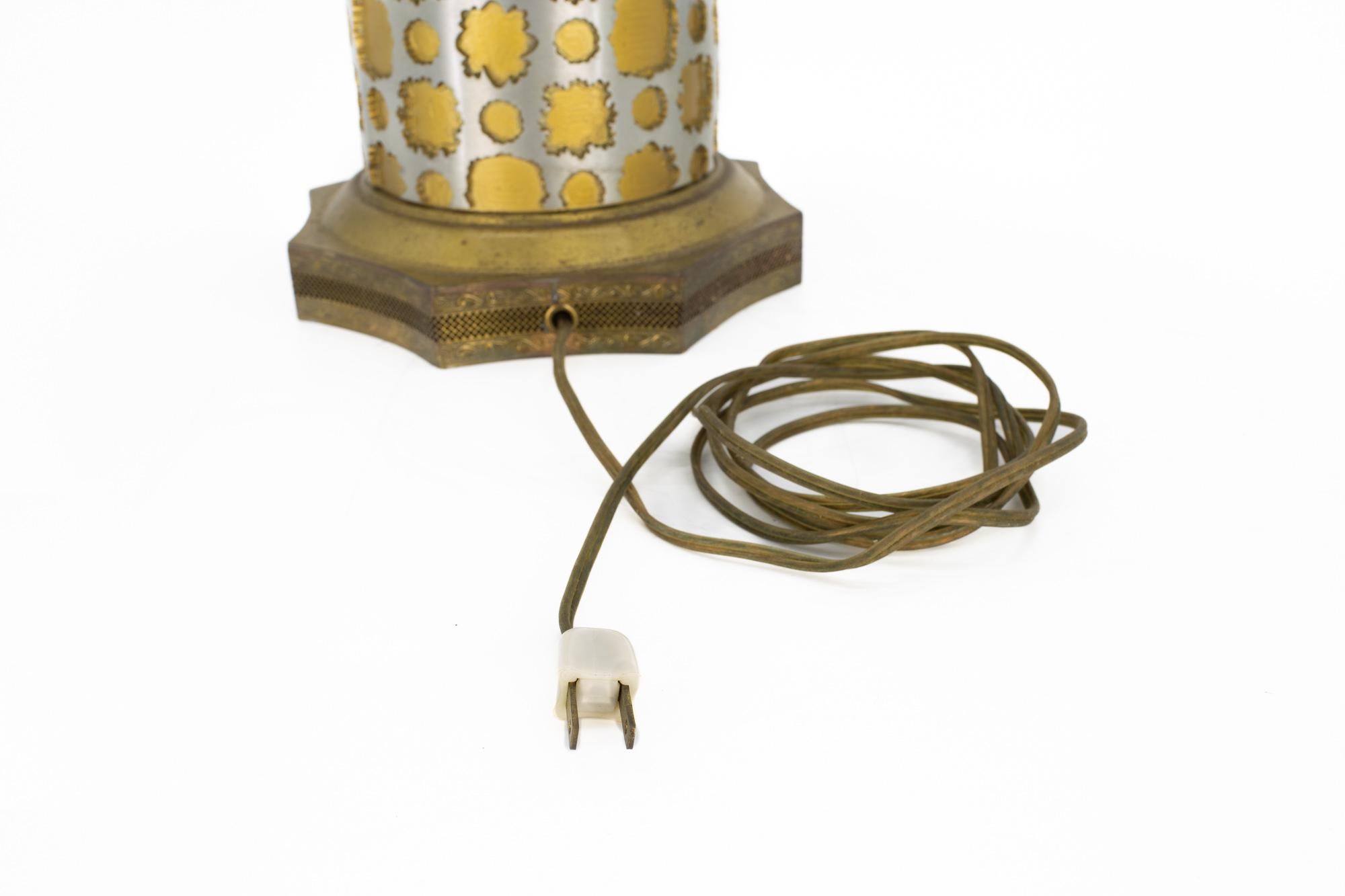 Lampada da tavolo con interruttore a chiave in oro e argento della metà del secolo scorso in vendita 1