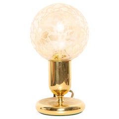 Lámpara de mesa de mediados de siglo en oro y cristal transparente, Europa, años 60