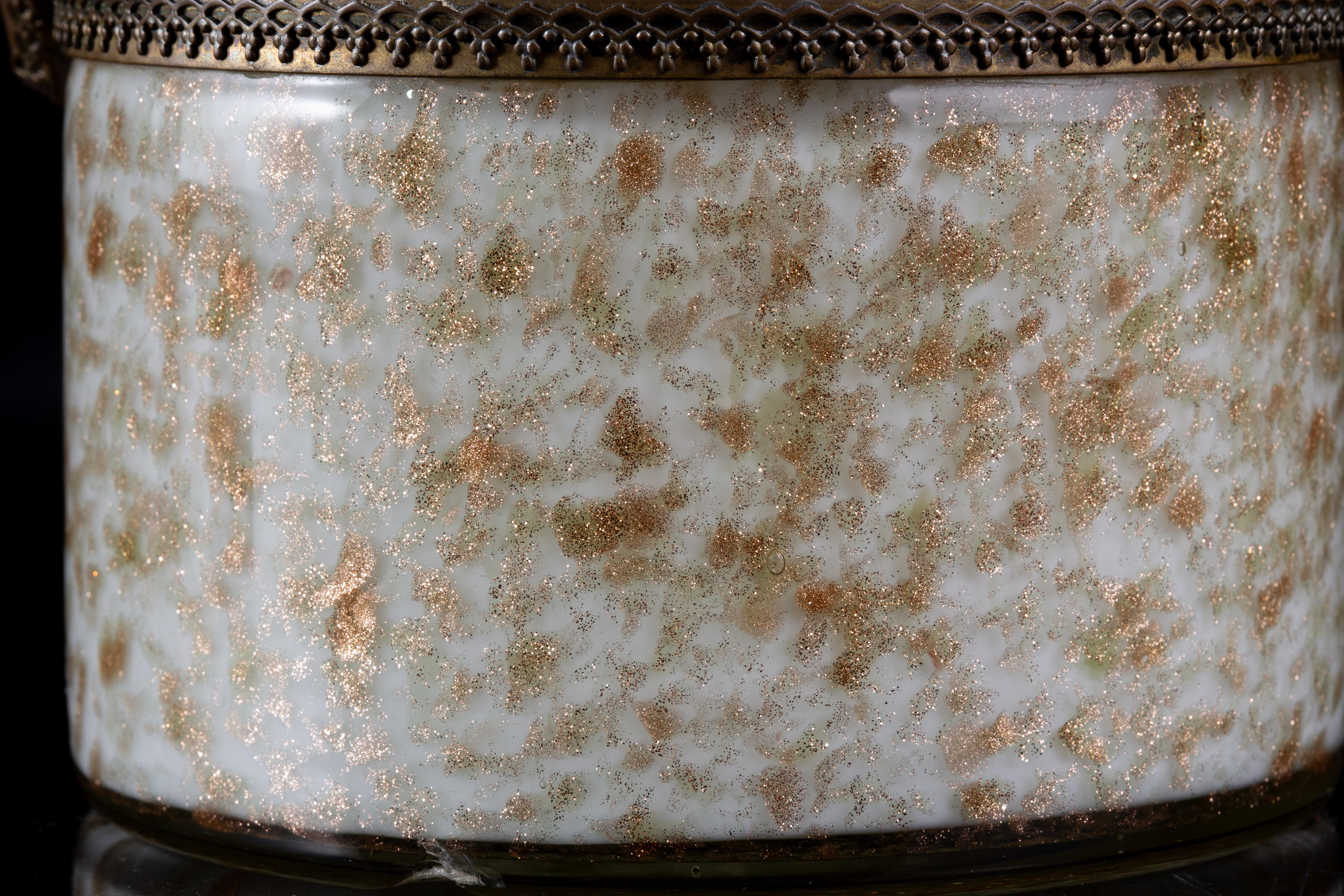 Boîte à bijoux cylindrique du milieu du siècle en verre Murano doré à l'aventurine avec charnière en bronze en vente 5