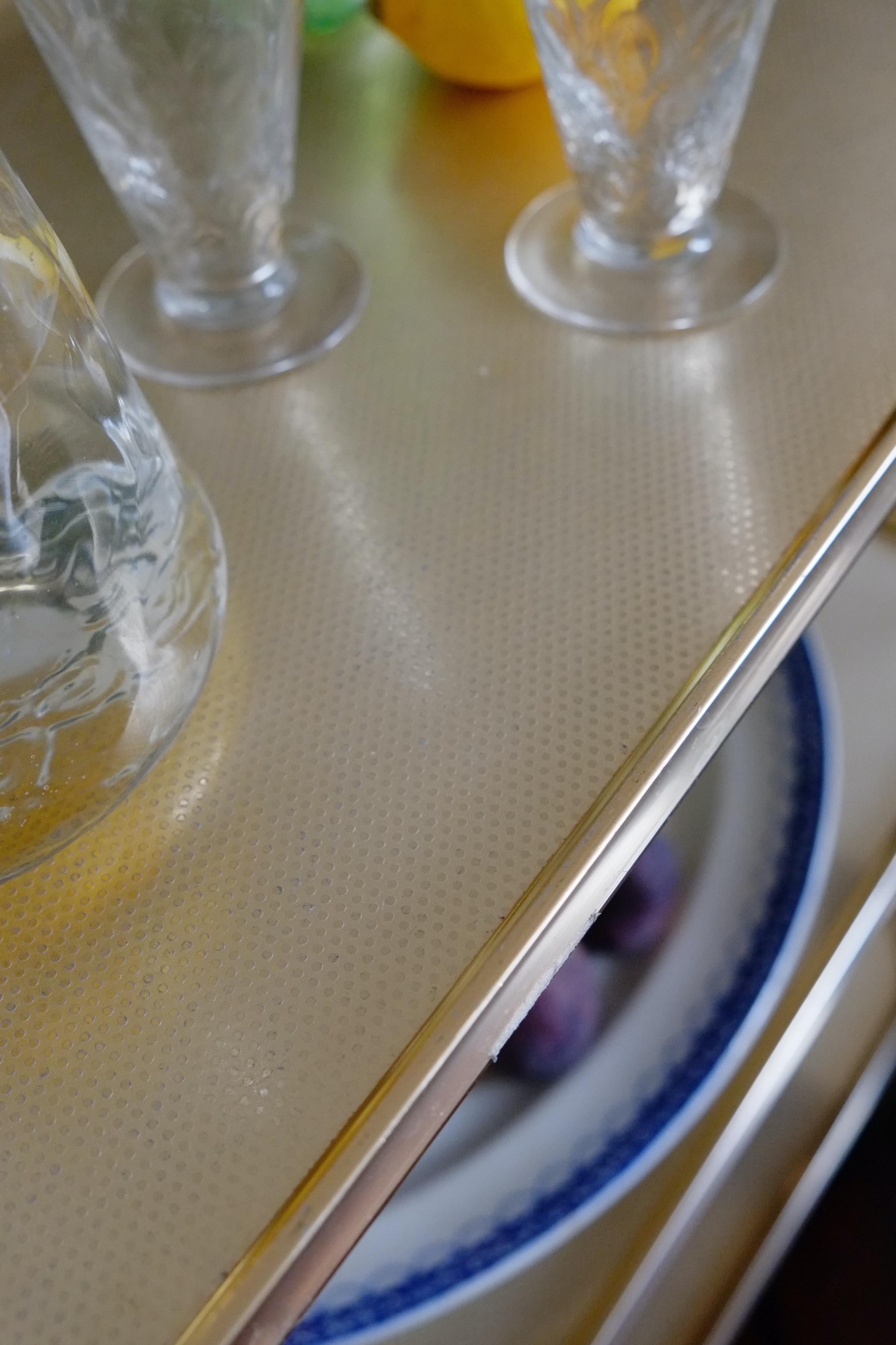 Chariot de bar / desserte en or du milieu du siècle dernier en vente 3