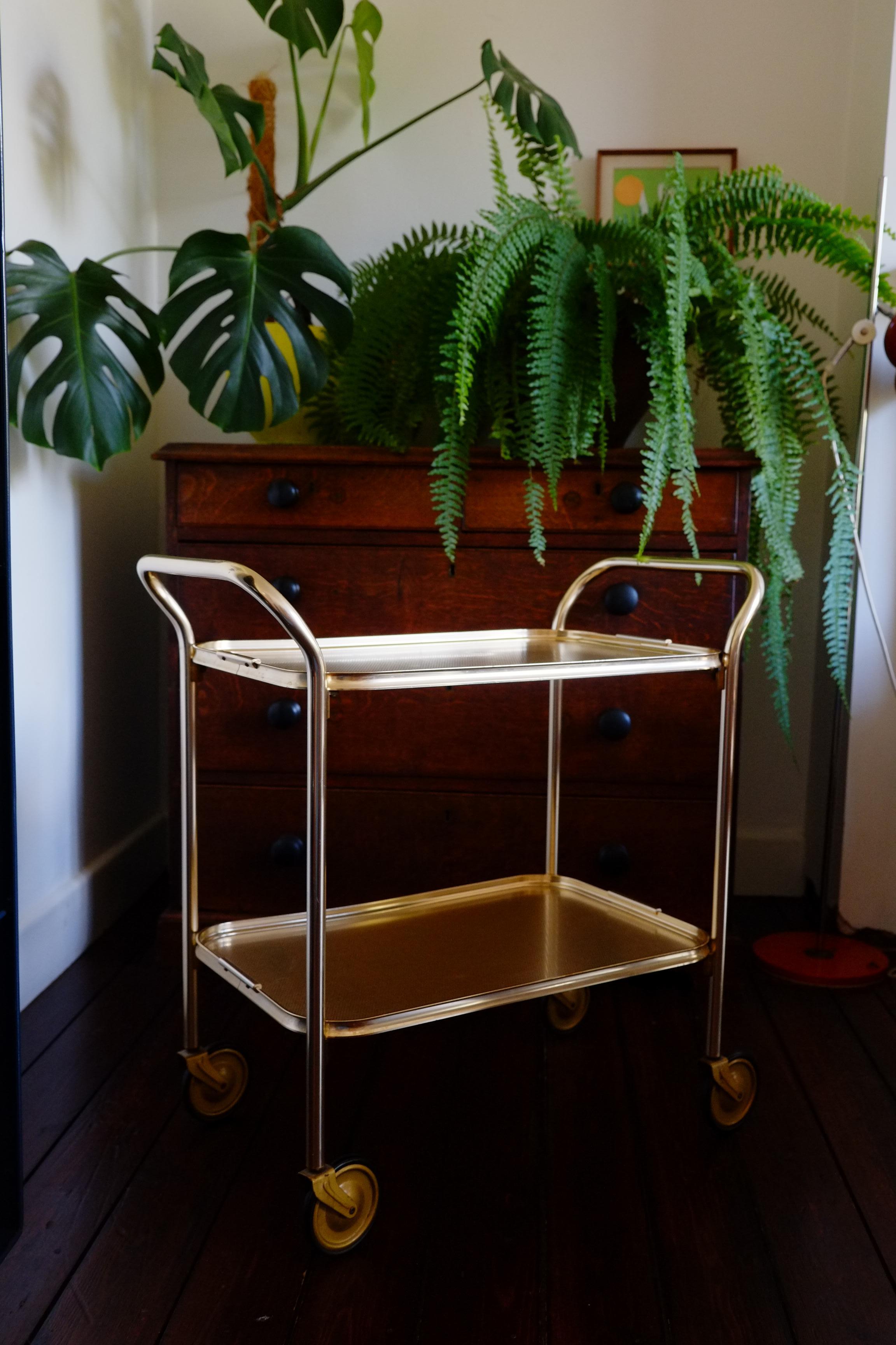 Carrito de bar / carrito de servir dorado de mediados de siglo en venta 4