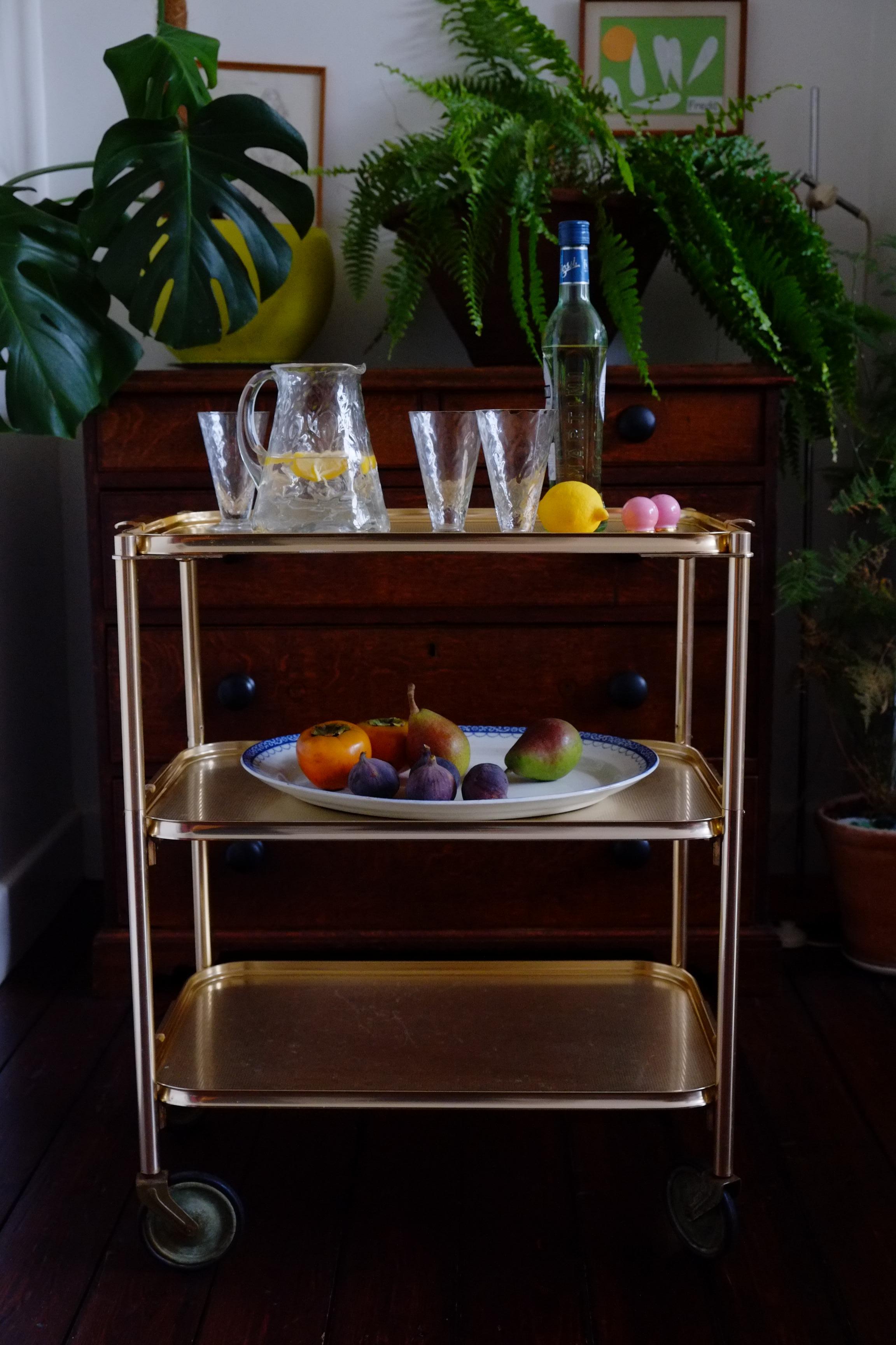 Chariot de bar / desserte en or du milieu du siècle dernier Bon état - En vente à Leicester, GB