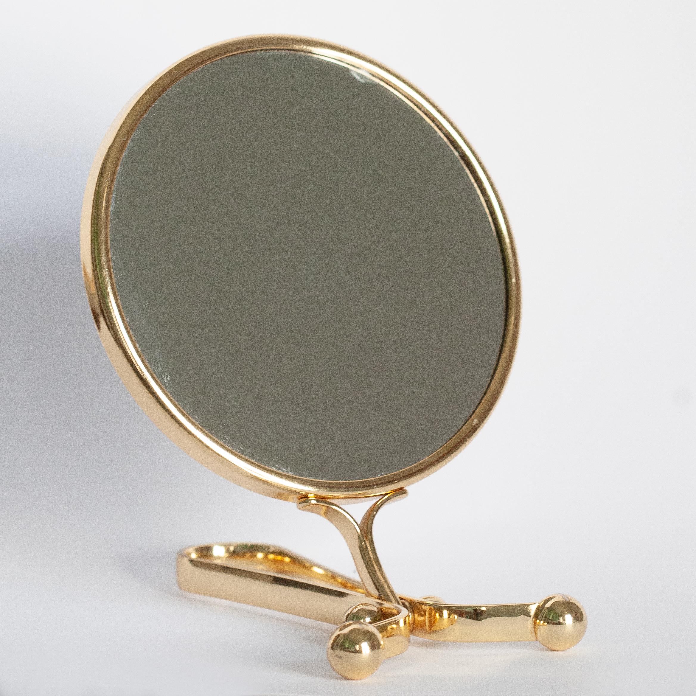 italien Miroir de table décoratif en or du milieu du siècle avec cadre en métal, Italie, années 1960 en vente
