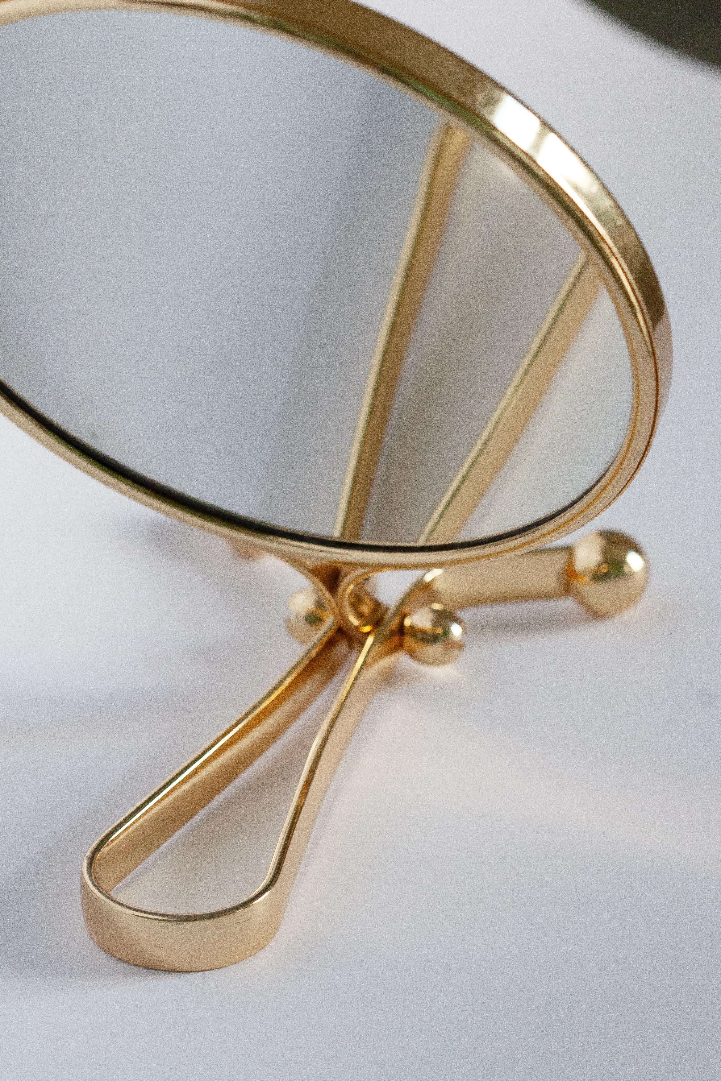 Mid Century Gold Decorative Table Mirror in Metal Frame, Italy, 1960s In Good Condition For Sale In 05-080 Hornowek, PL