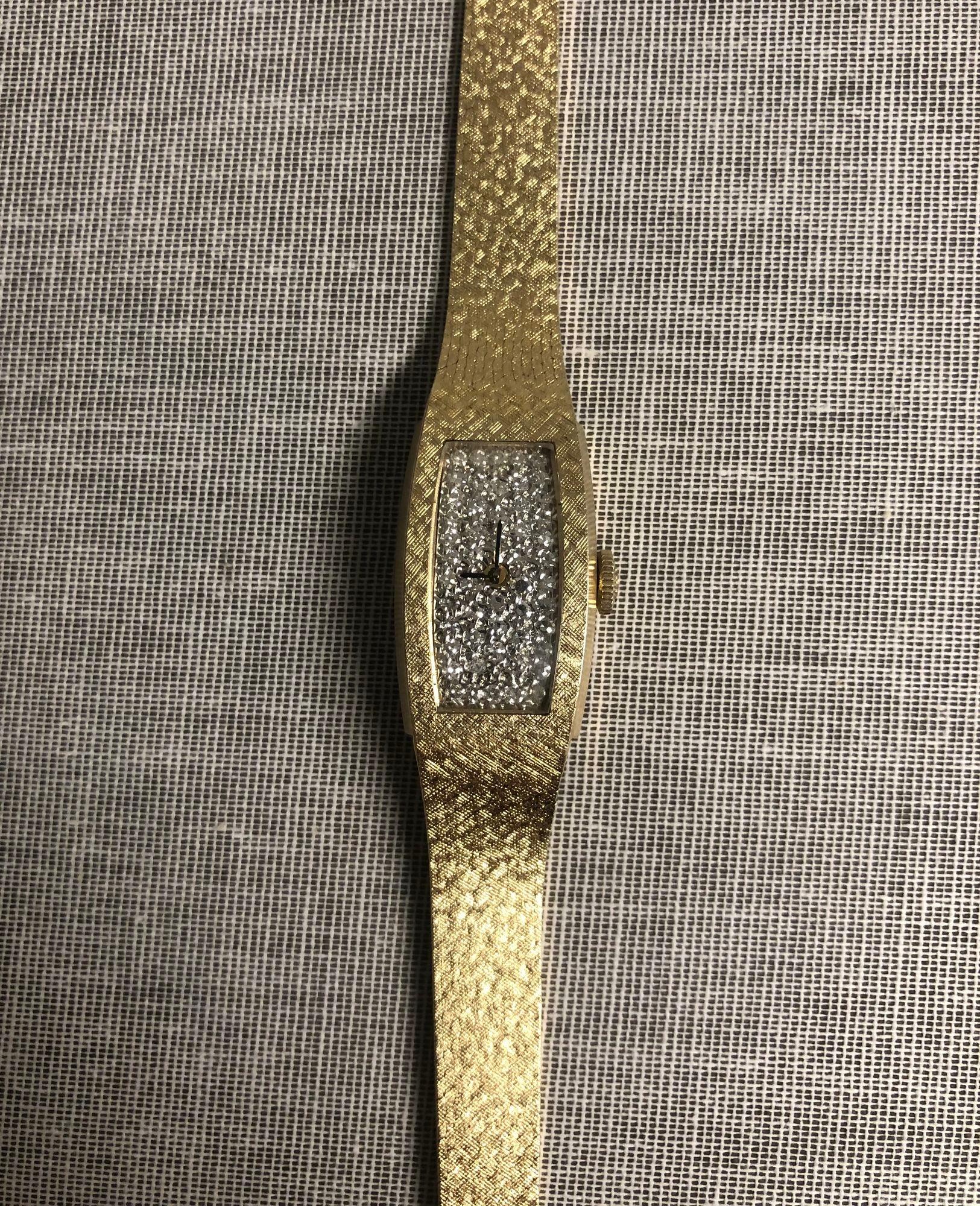 Gold-Diamantbesetzte Damenarmbanduhr von Omega aus der Mitte des Jahrhunderts (Mitte des 20. Jahrhunderts) im Angebot