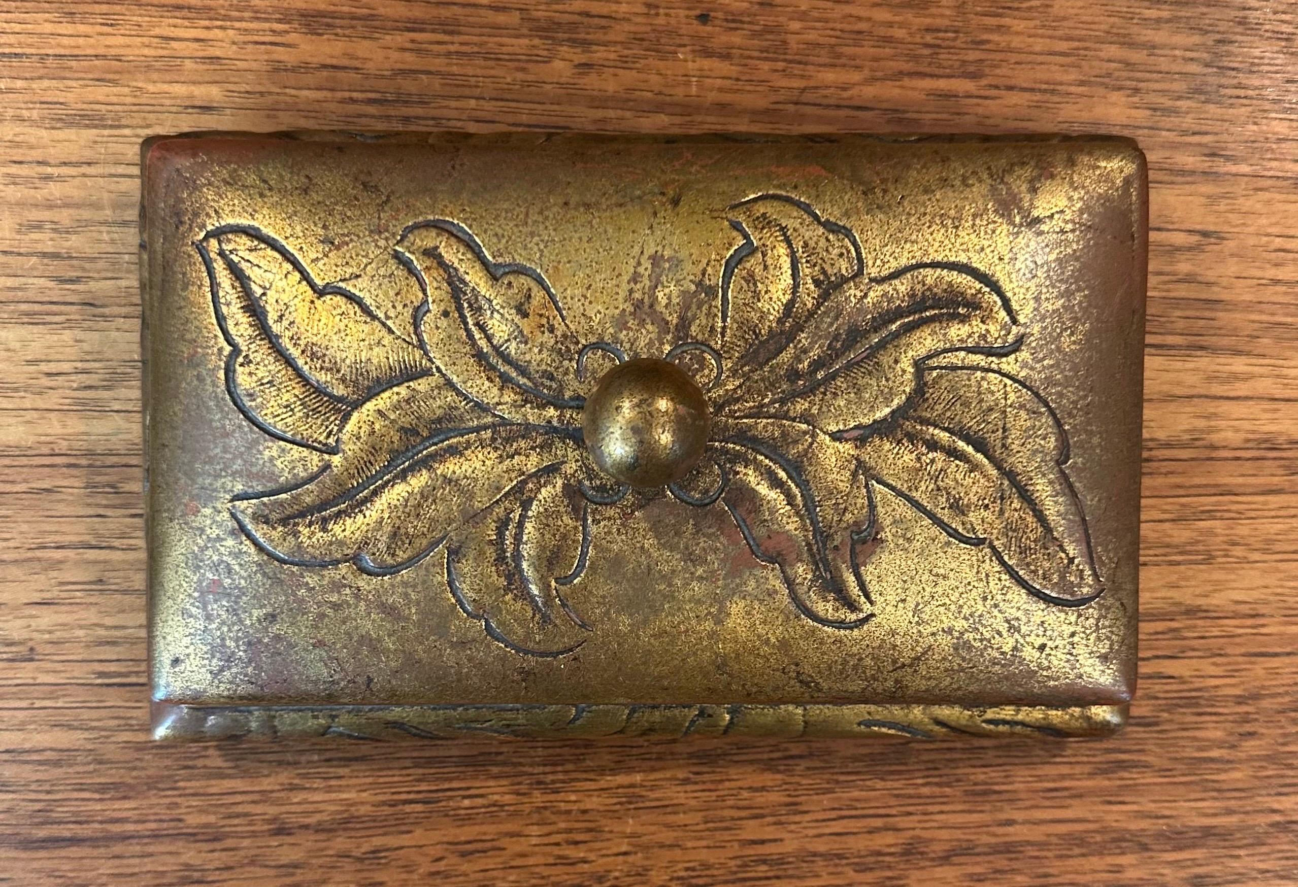 Boîte à bibelots à couvercle en céramique dorée du milieu du siècle par McFarlin Freeman Pottery en vente 6