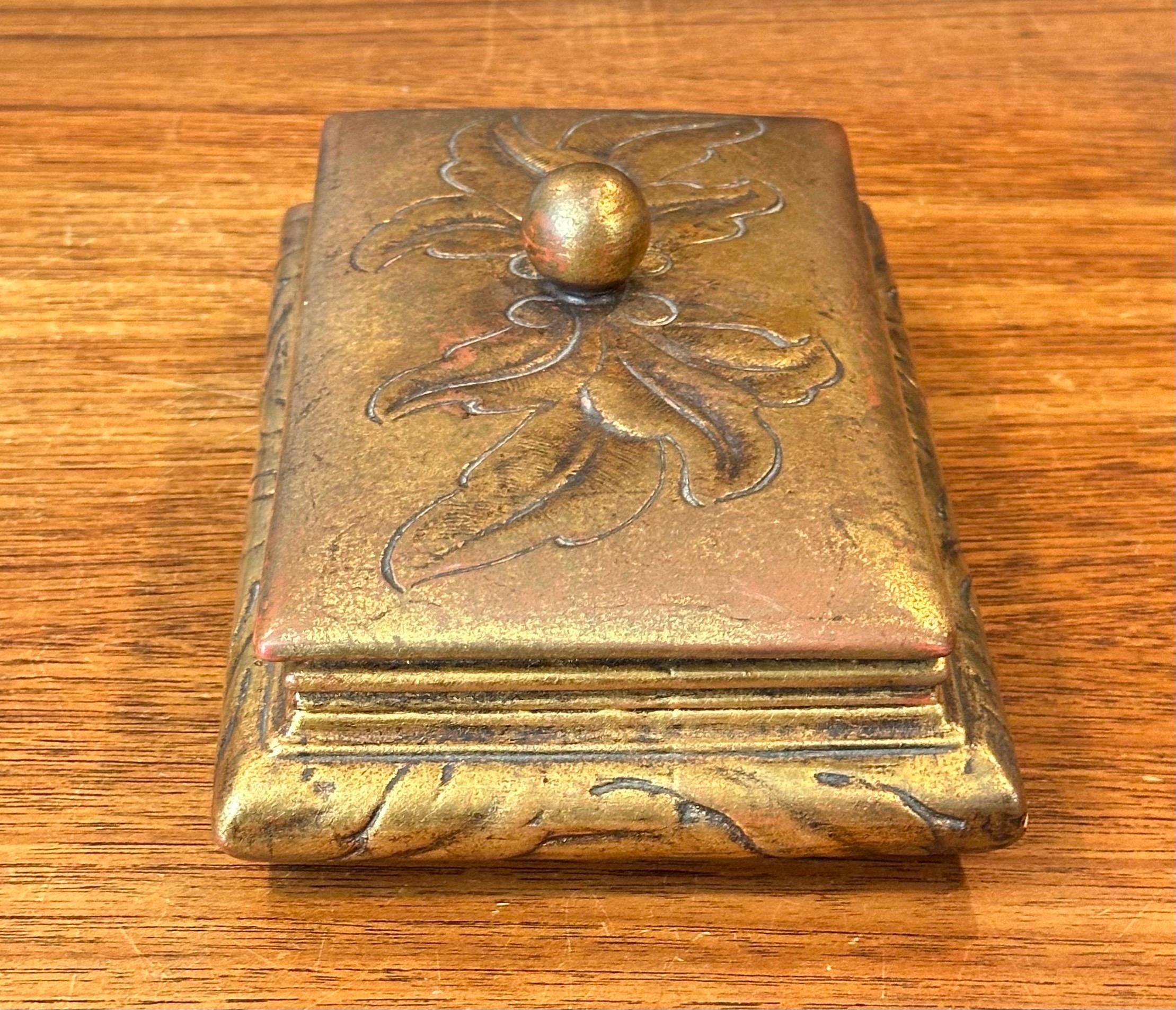 20ième siècle Boîte à bibelots à couvercle en céramique dorée du milieu du siècle par McFarlin Freeman Pottery en vente