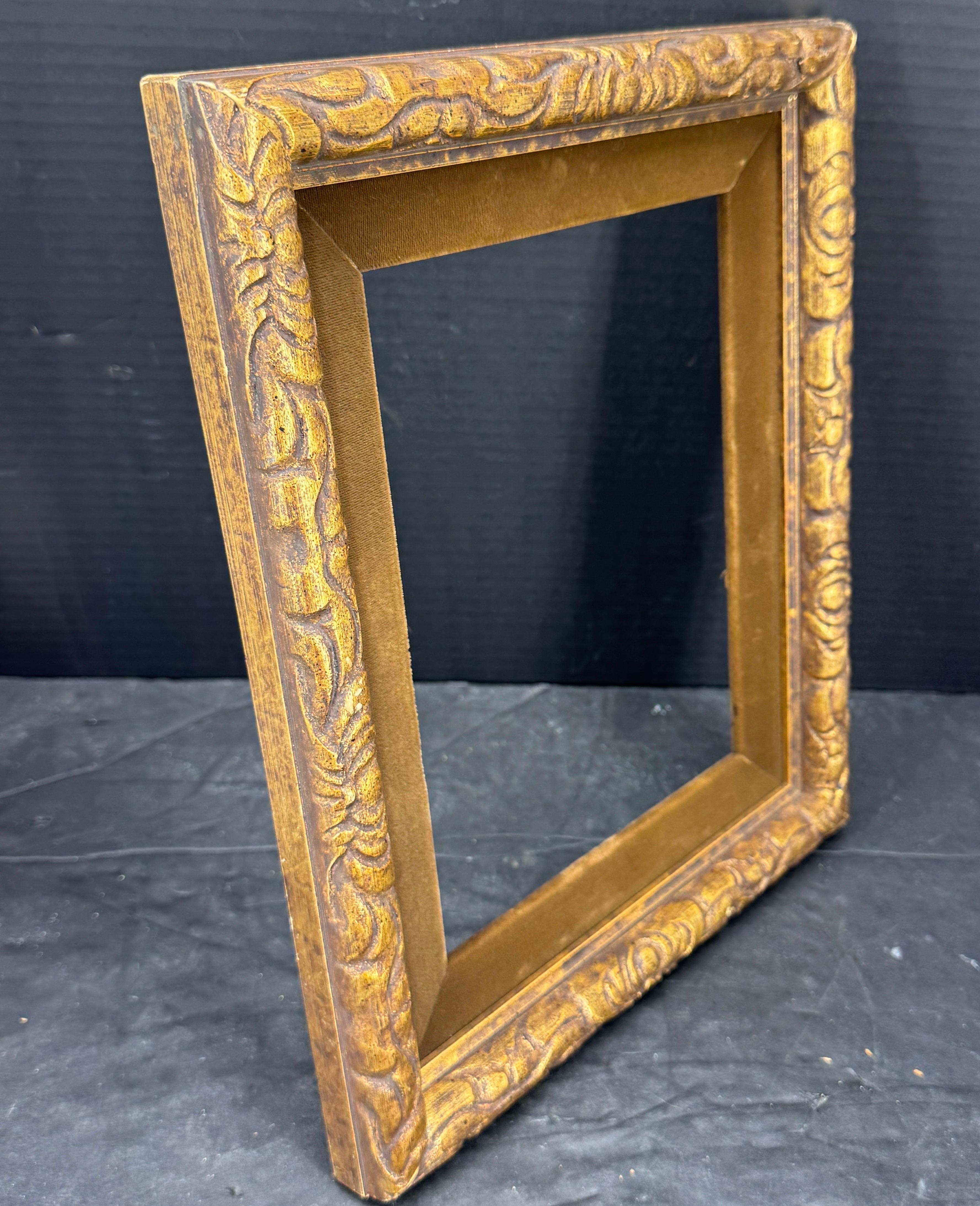 Marco de arte de madera dorada de mediados de siglo con forro en venta 2