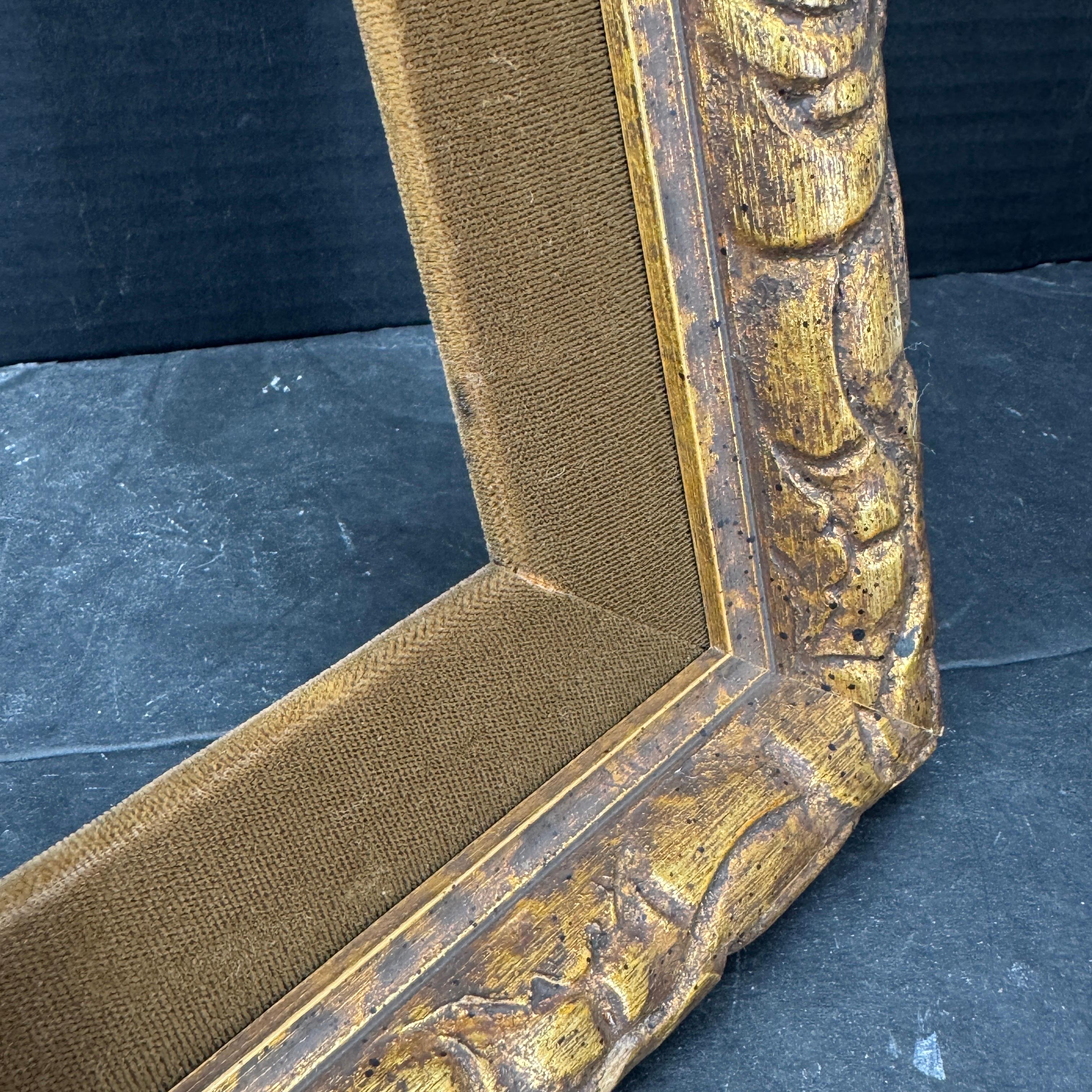 Marco de arte de madera dorada de mediados de siglo con forro en venta 3