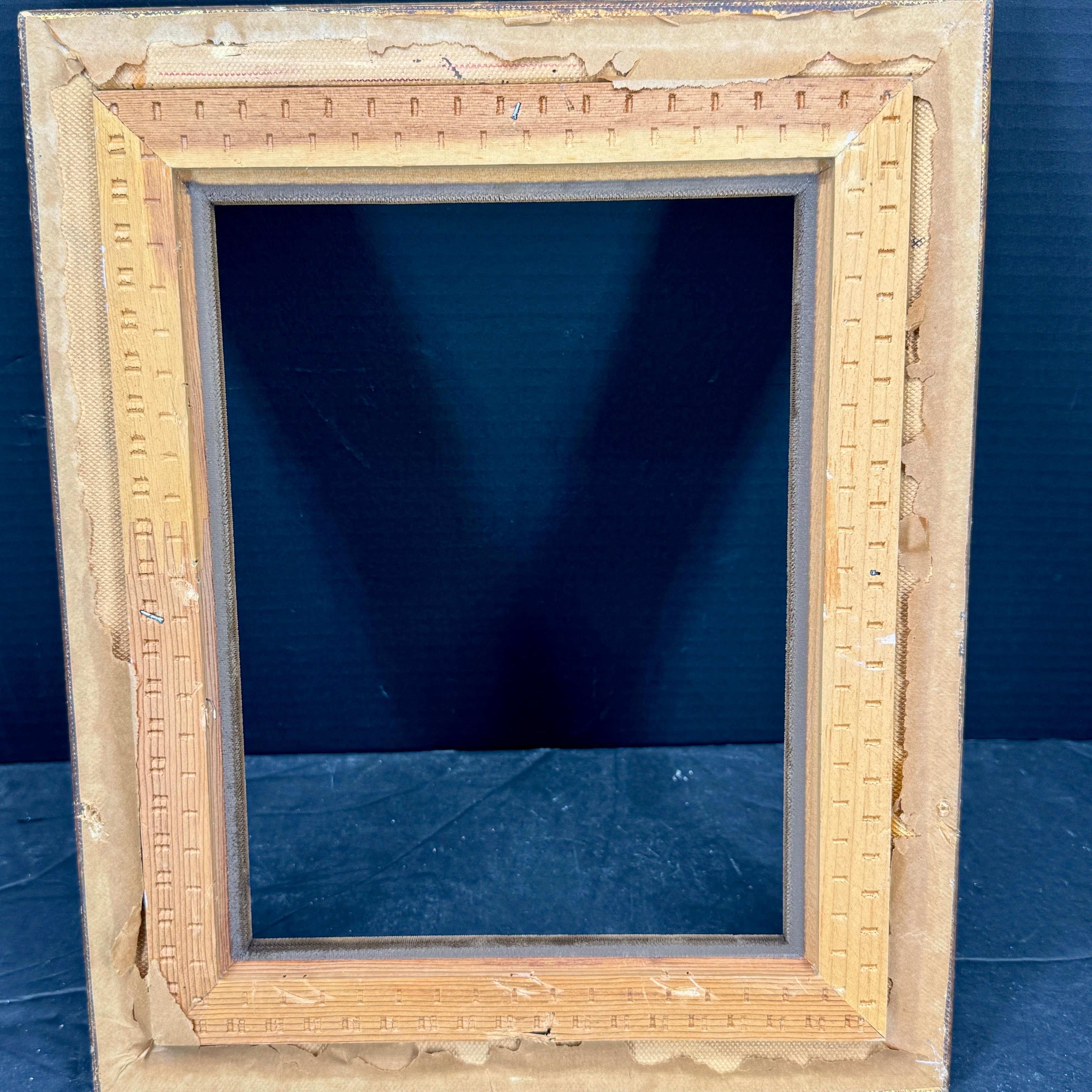 Marco de arte de madera dorada de mediados de siglo con forro en venta 5