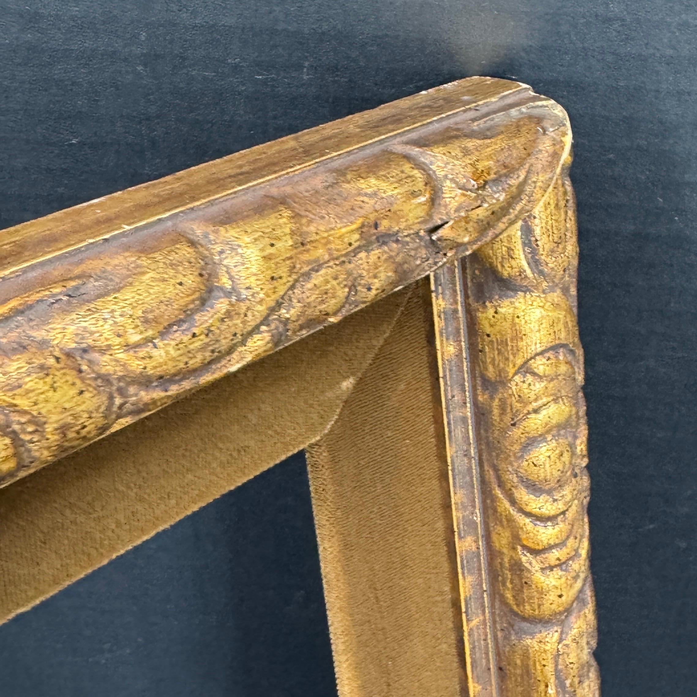 Marco de arte de madera dorada de mediados de siglo con forro siglo XX en venta