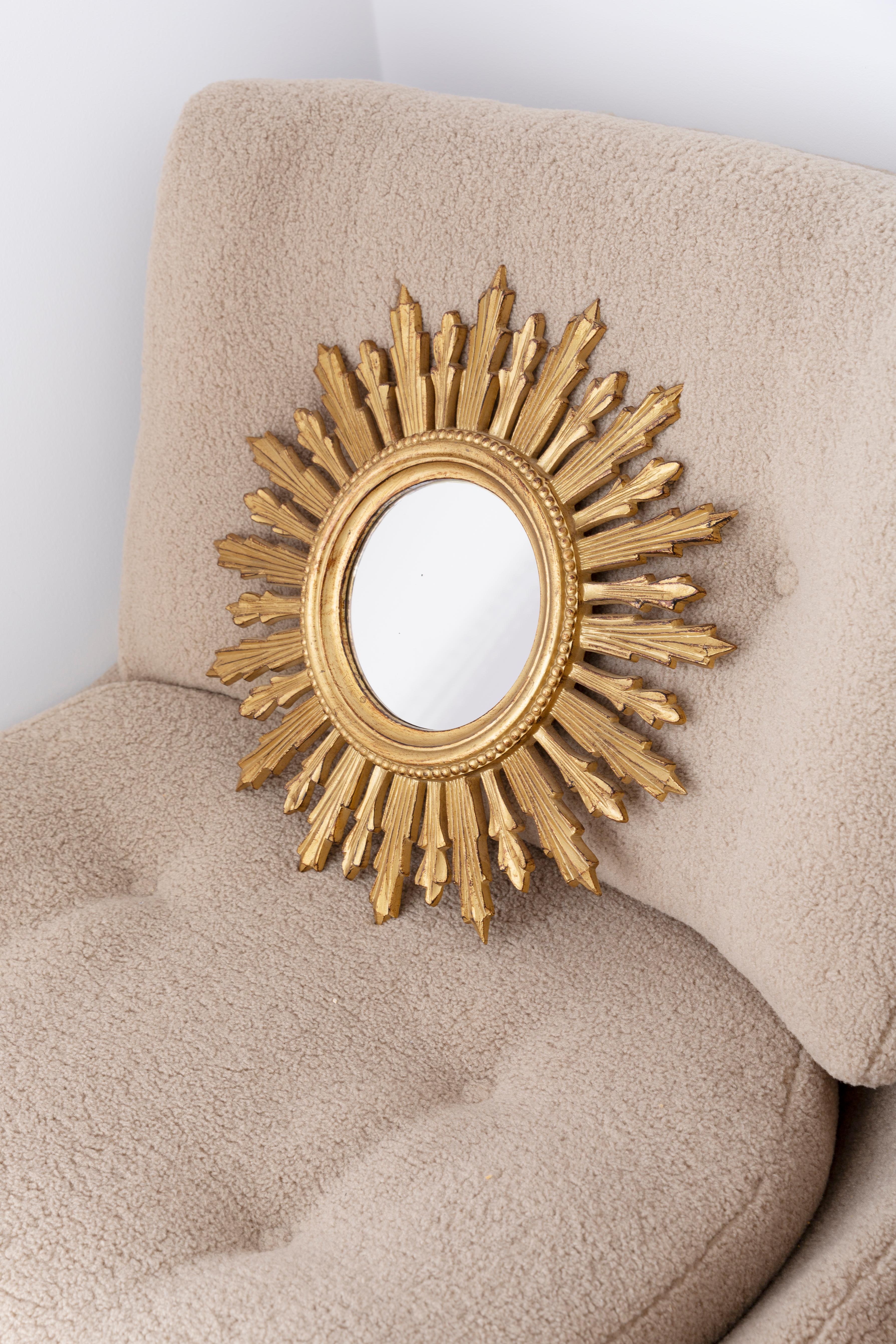 A mirror in a golden decorative sun-shaped frame from Italy. The frame is made of plastic and wood. Very good condition, no damage or cracks in the frame, the mirror pane has minimal flaws. Beautiful piece for every interior! Signed 