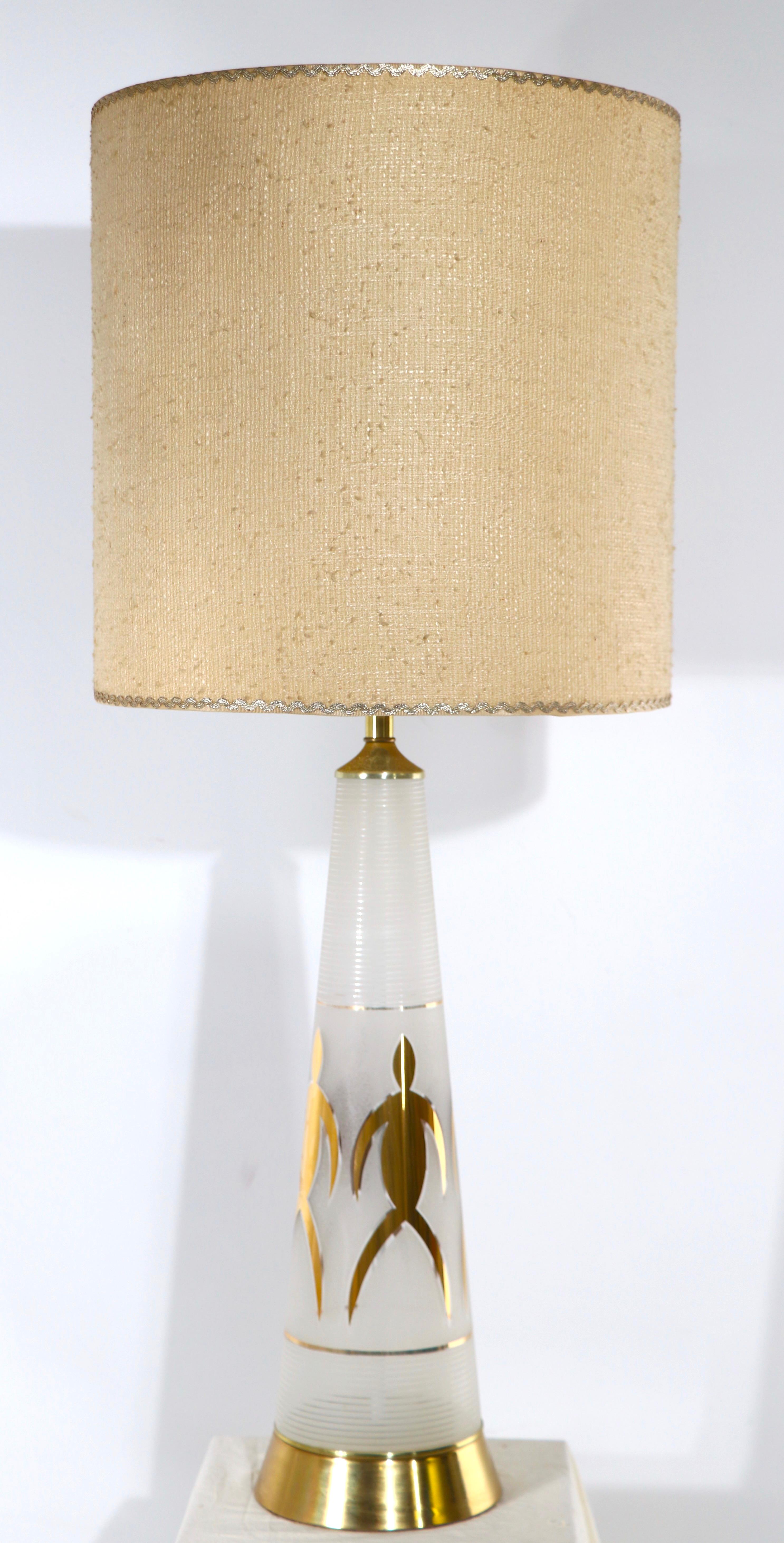 Mid-Century Gold Leaf Glass Table Lamp Made in USA, ca. 1950/1960's For Sale 3