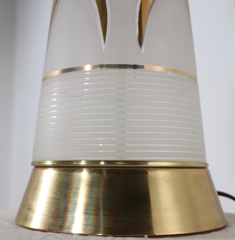 MidCentury Gold Leaf Glass Table Lamp Made in USA, ca. 1950/1960's For Sale at 1stDibs