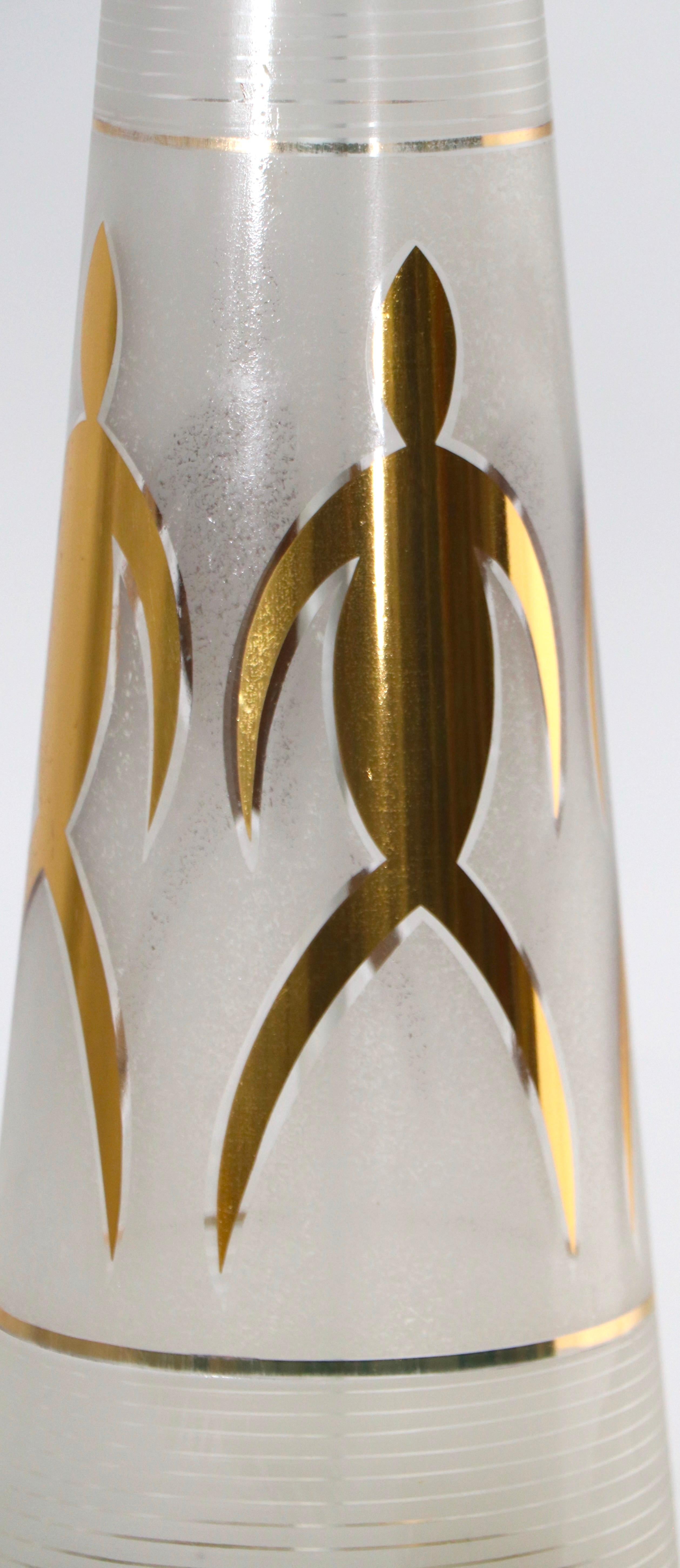 Américain Lampe de bureau du milieu du siècle en verre à feuilles d'or fabriquée aux États-Unis, vers les années 1950/1960 en vente