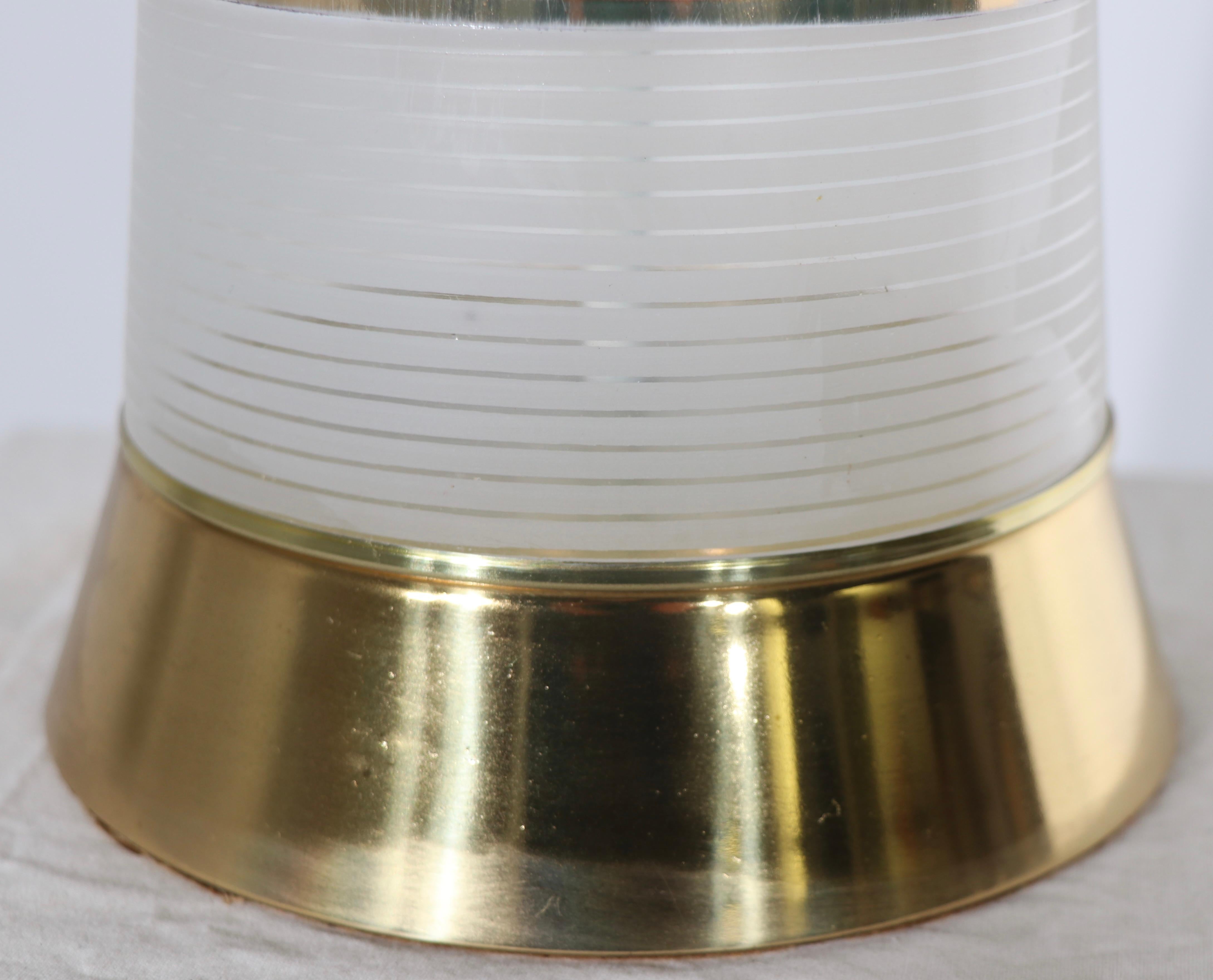 Verre Lampe de bureau du milieu du siècle en verre à feuilles d'or fabriquée aux États-Unis, vers les années 1950/1960 en vente