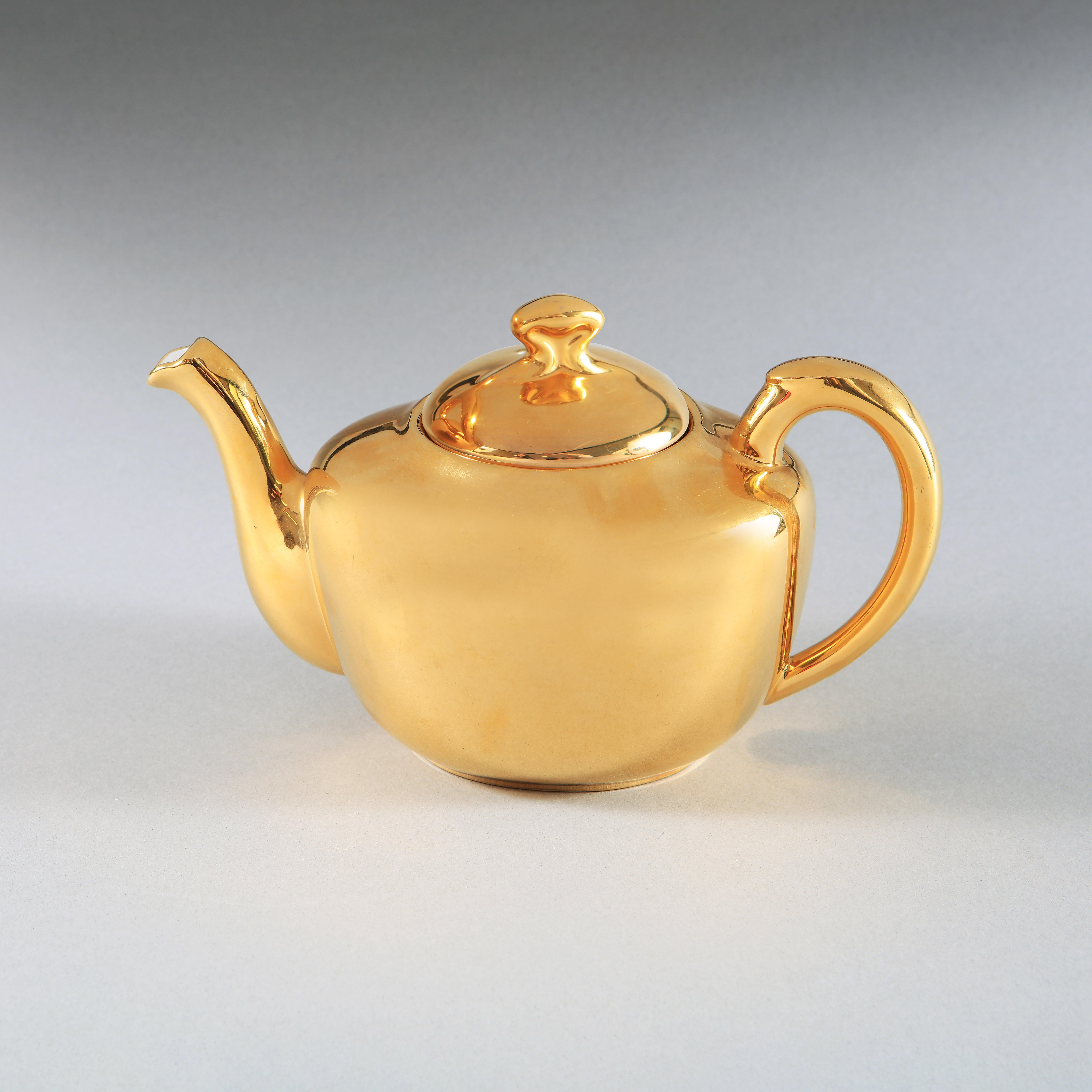 Vernissé Théière du milieu du siècle en porcelaine fine lustrée d'or  Britannique  Royal Worcester en vente
