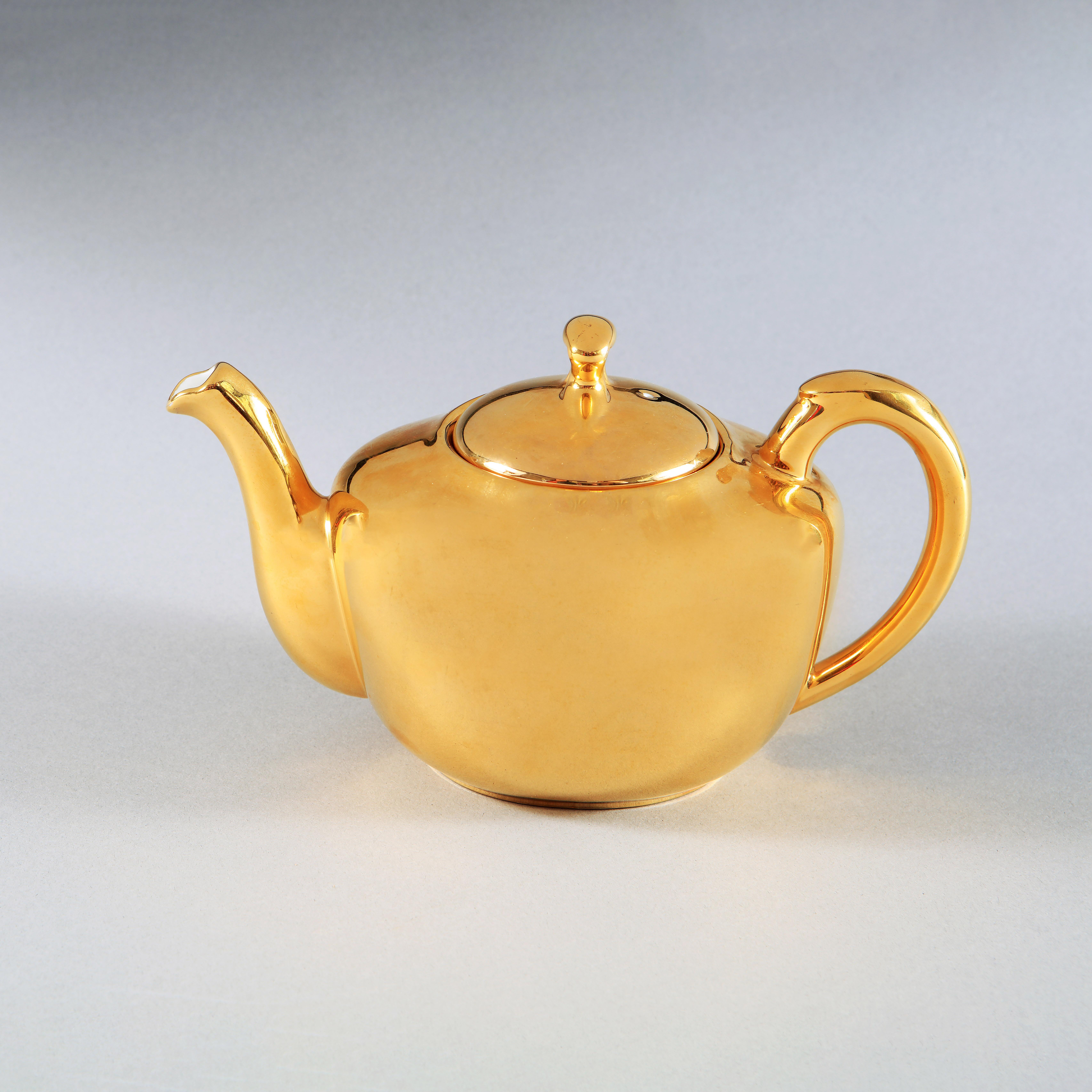 Milieu du XXe siècle Théière du milieu du siècle en porcelaine fine lustrée d'or  Britannique  Royal Worcester en vente