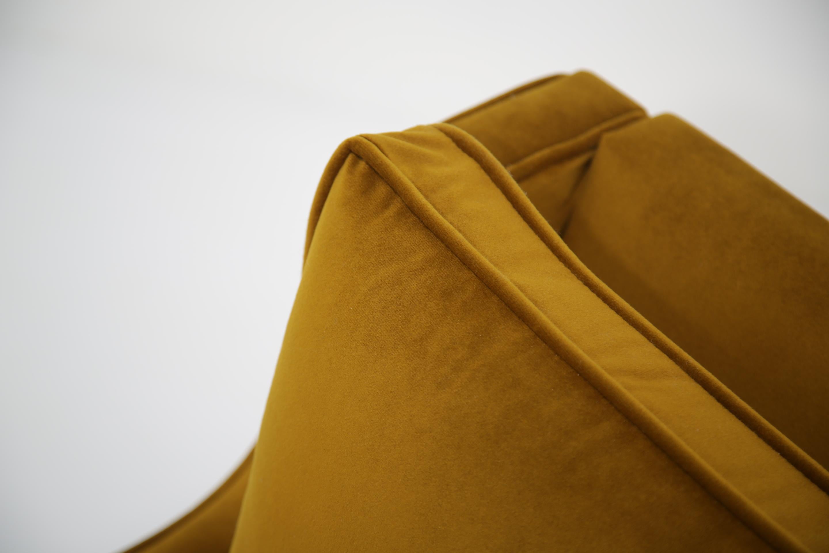 Sillón de terciopelo dorado-mostaza de mediados de siglo Modelo 2321 de Børge Mogensen, años 60. siglo XX en venta