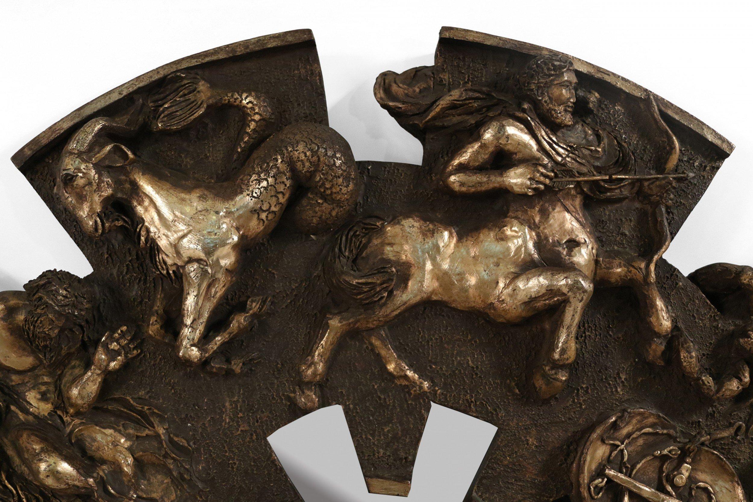 Mid-Century Modern Miroir Zodiac du milieu du siècle en résine coulée peinte à l'or en vente