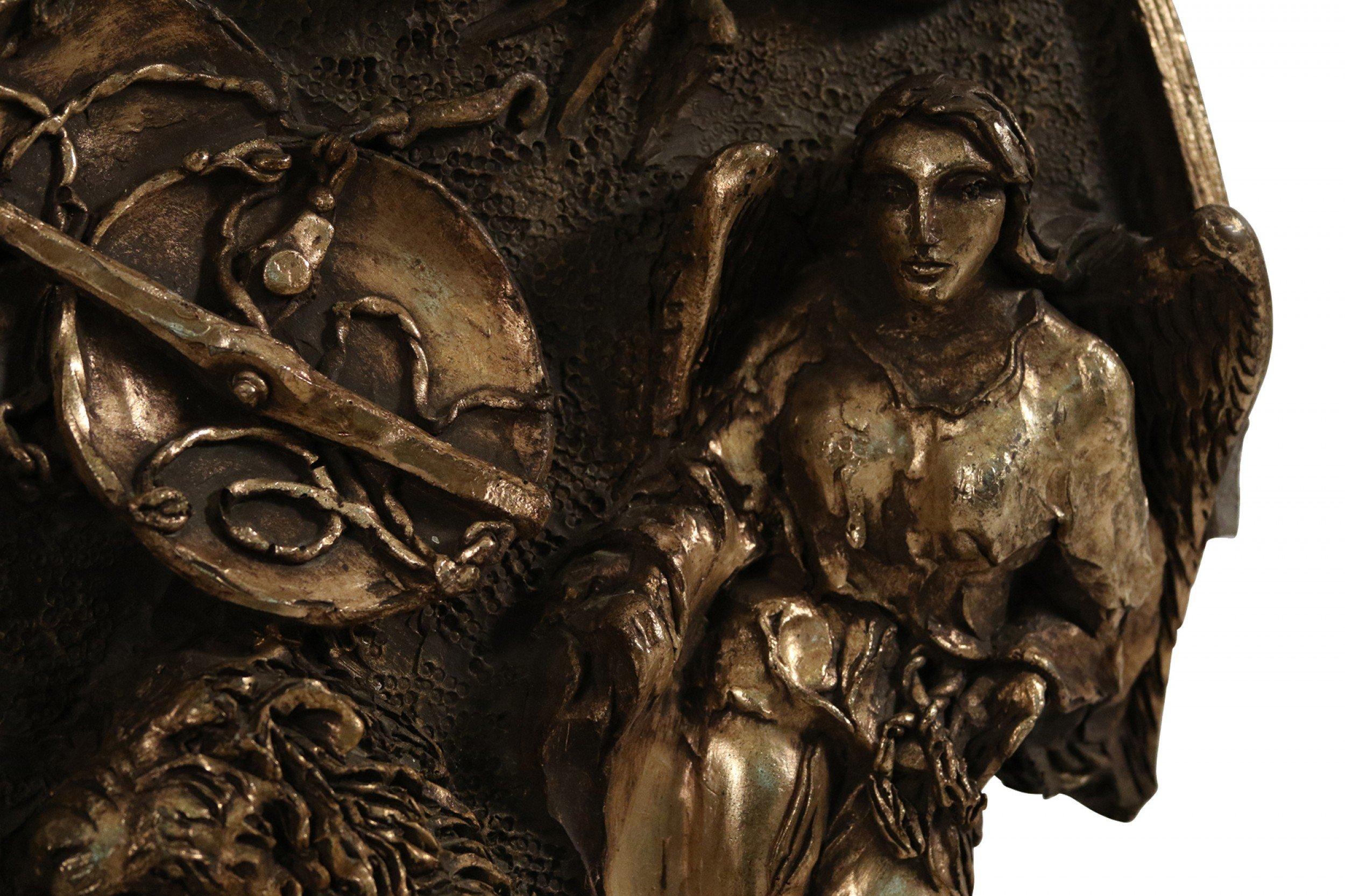 20ième siècle Miroir Zodiac du milieu du siècle en résine coulée peinte à l'or en vente