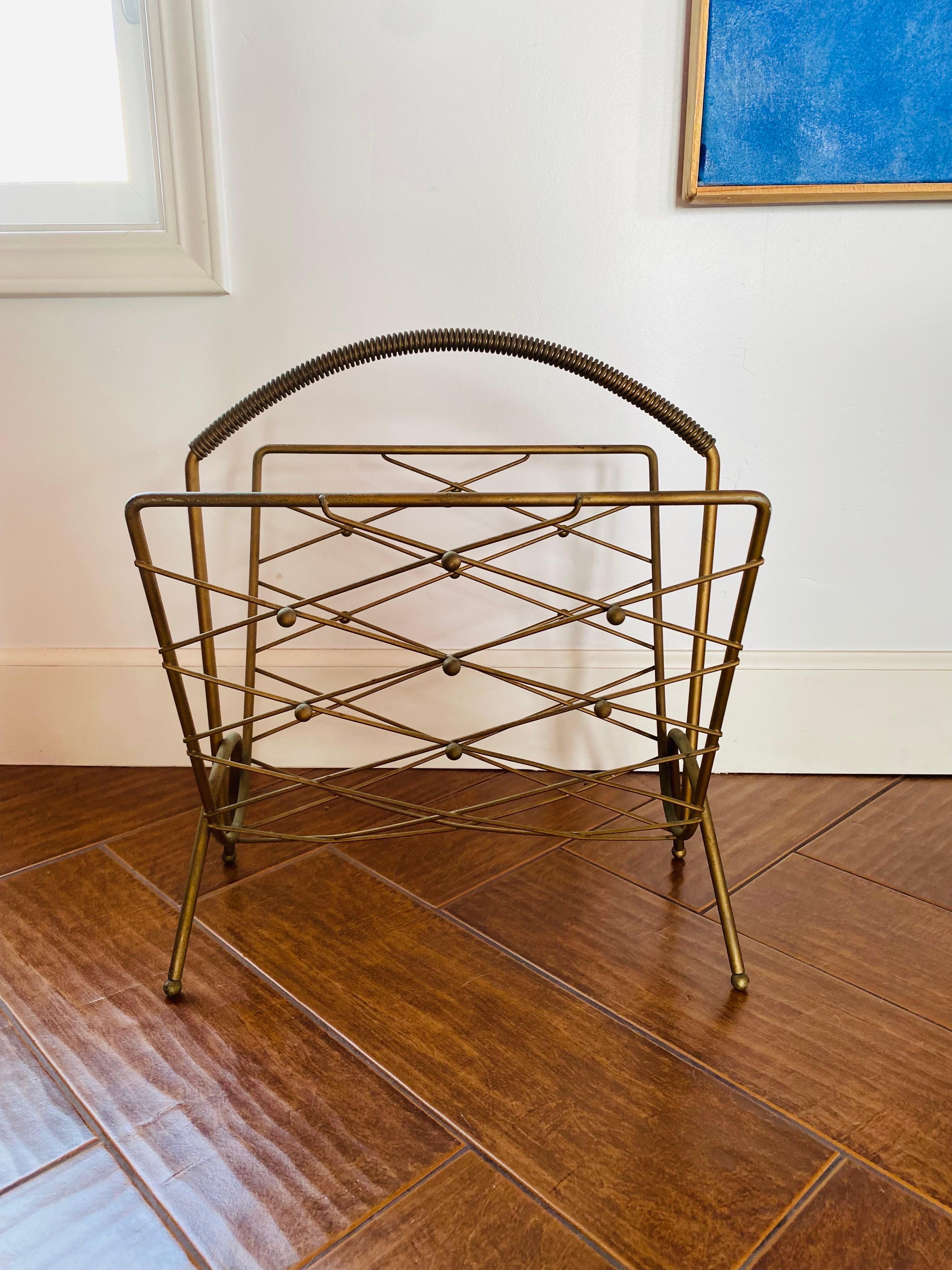 Mid Century Gold Record Sling Magazine Rack Bon état - En vente à San Diego, CA