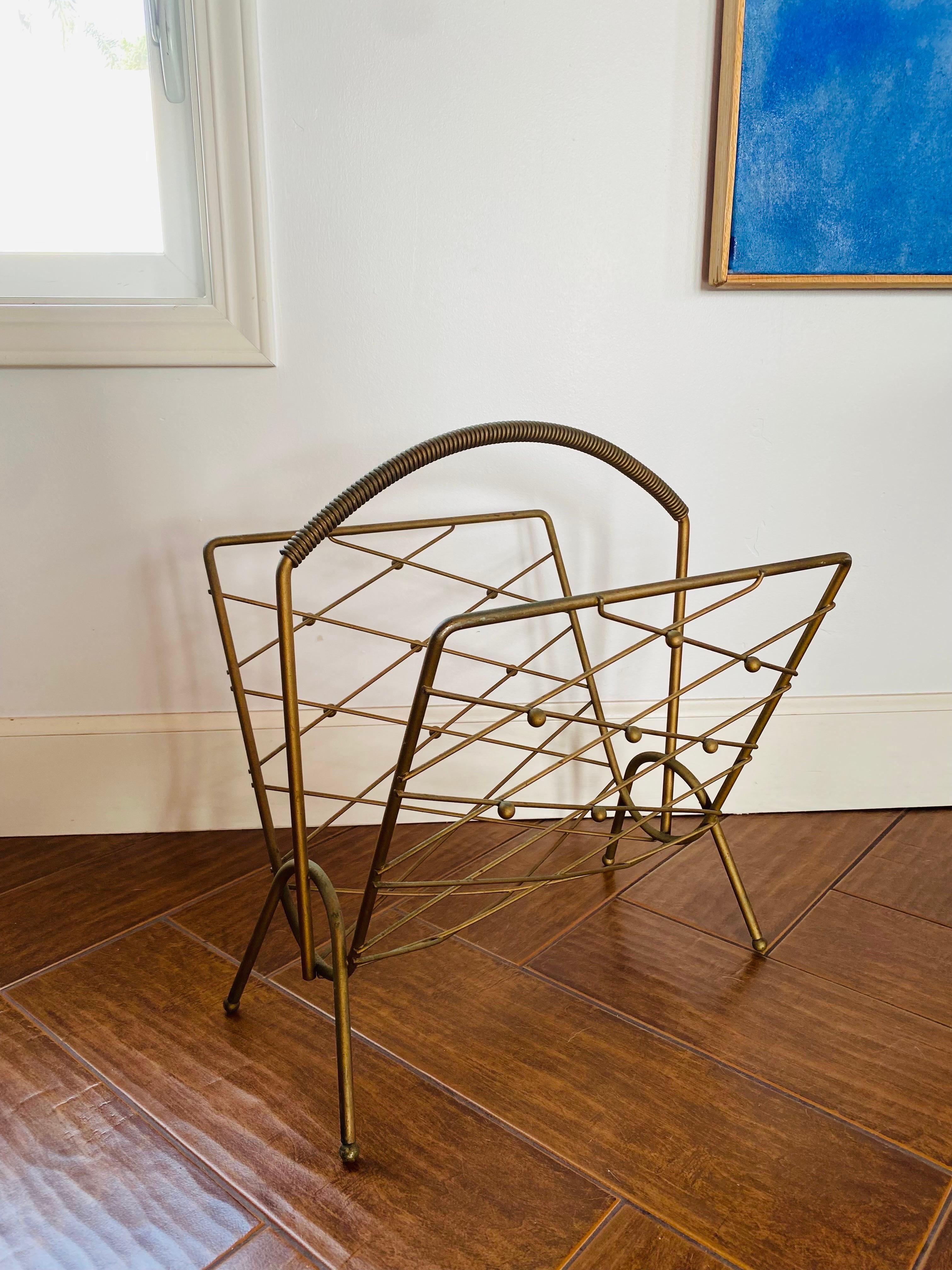 Milieu du XXe siècle Mid Century Gold Record Sling Magazine Rack en vente
