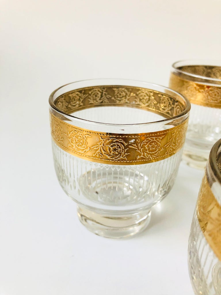 https://a.1stdibscdn.com/mid-century-gold-rimmed-whiskey-glasses-set-of-4-for-sale-picture-6/f_59412/f_266281321640044878600/IMG_5660_master.jpeg?width=768