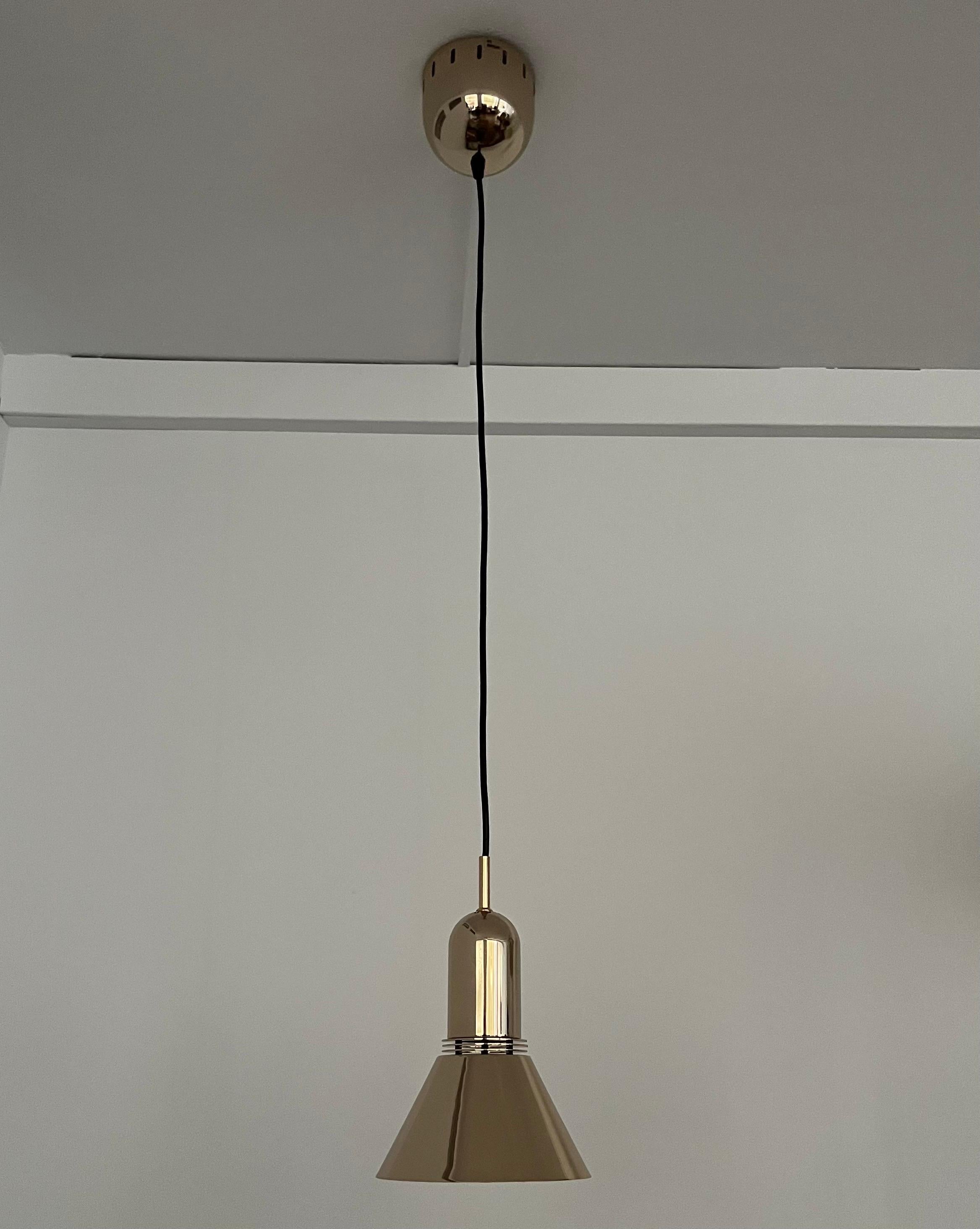 Spagnolo Set di due lampadari e due applique in oro di metà secolo di Estiluz, anni '70 in vendita