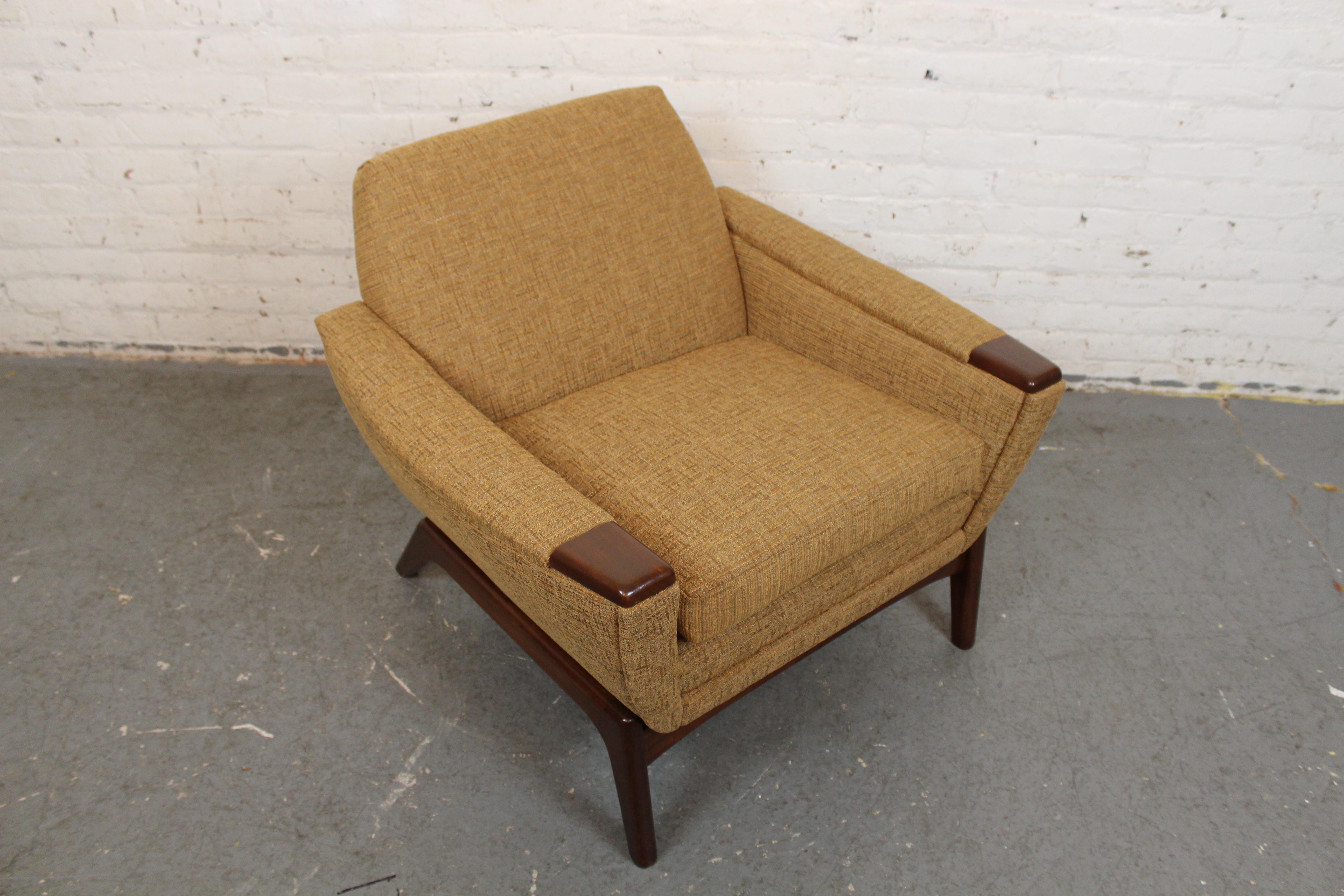 20th Century Mid-Century Gold Tweed 