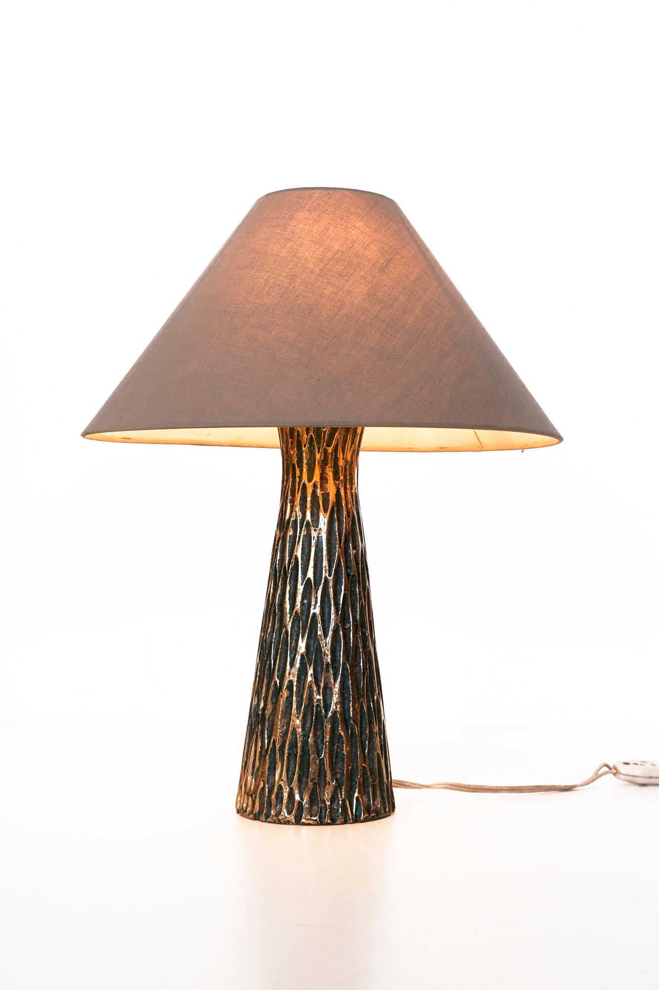Hand-Crafted Mid-century Golden Glazed Ceramic Table Lamp from Bitossi, Italy For Sale
