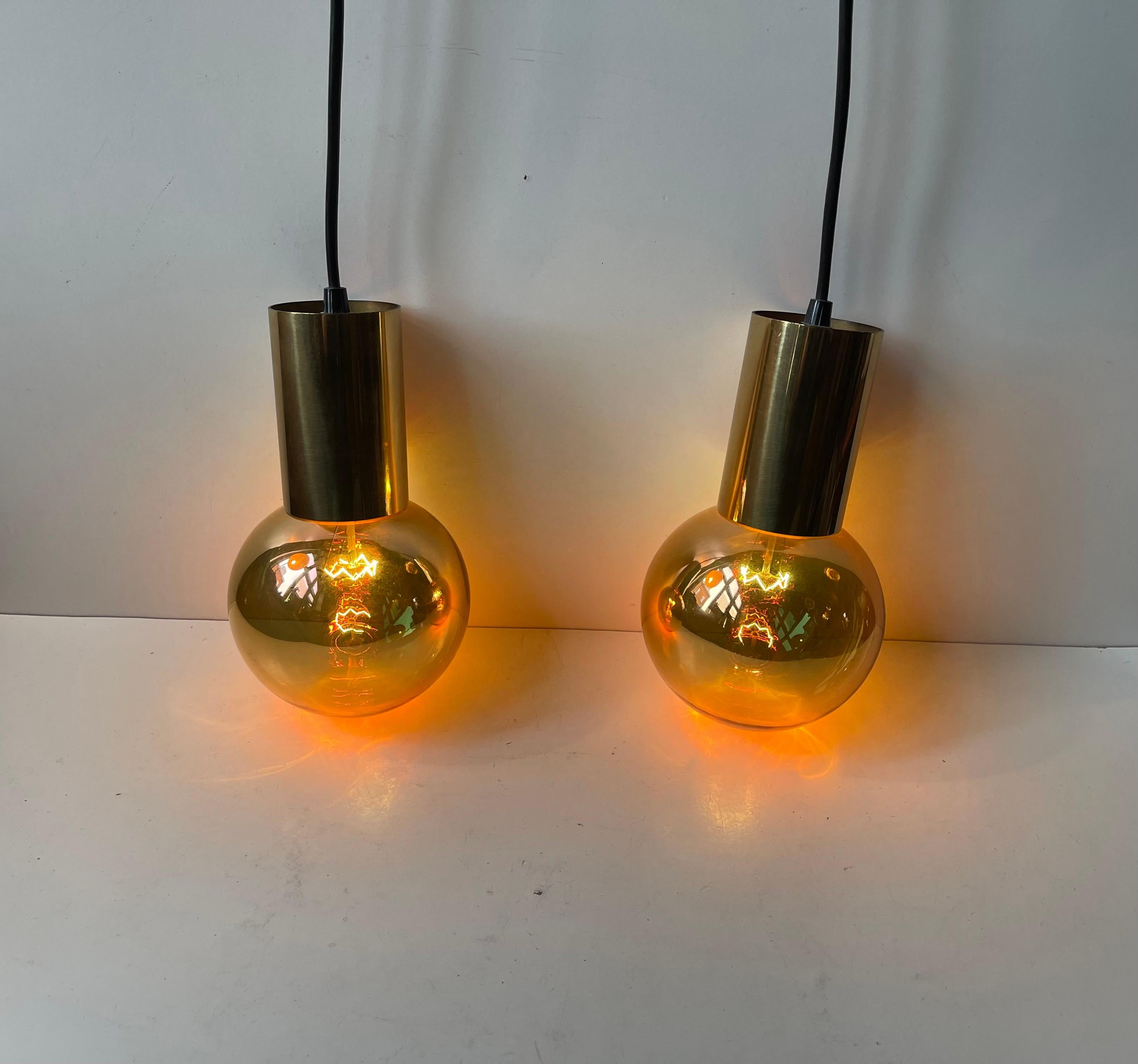 Danese Lampade a sospensione a sfera d'oro di metà secolo in ottone di Frimann, anni '60 in vendita