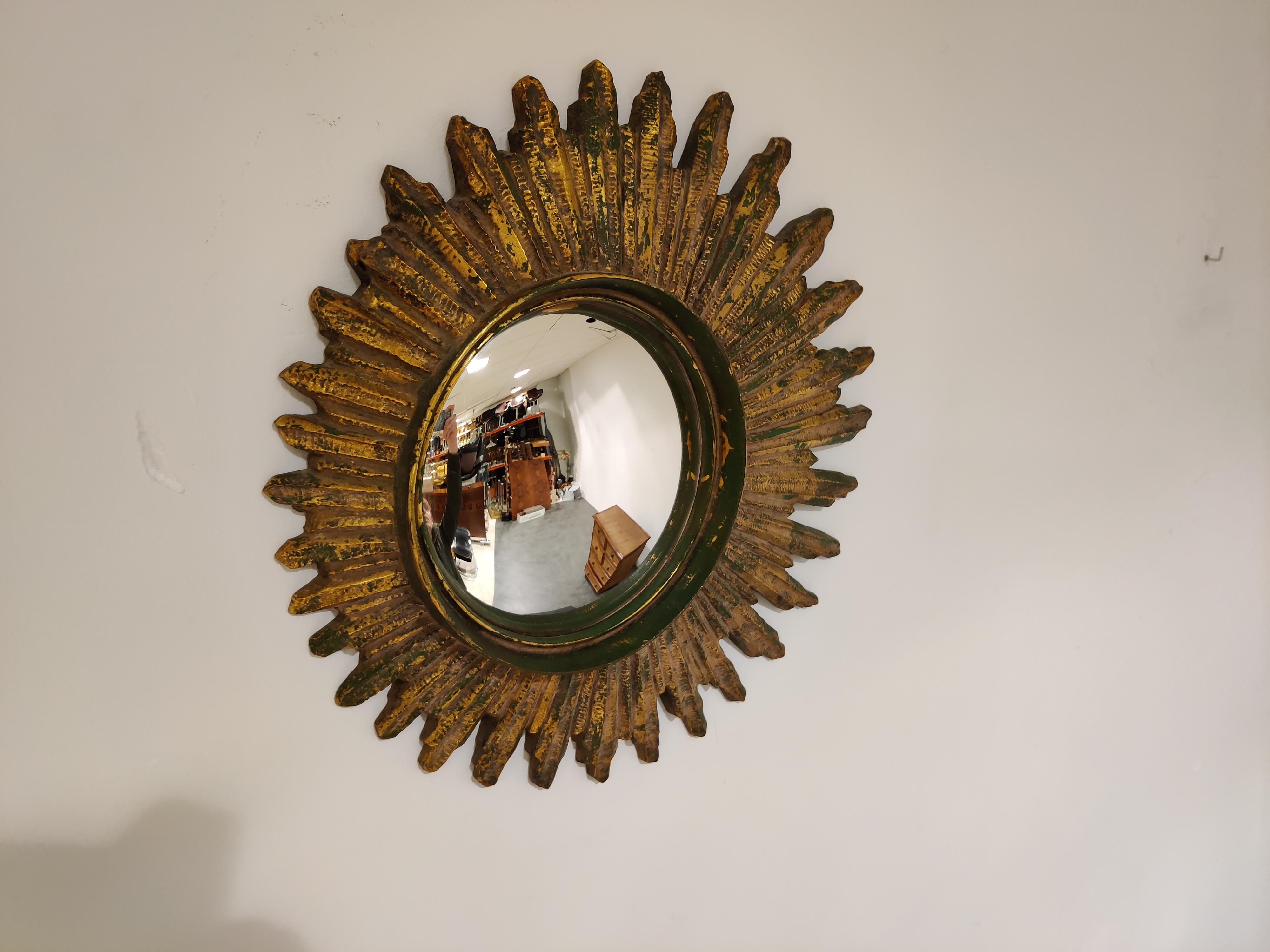 Gilded resin sunburst mirror with convex mirror glass.

Rare example with a very unusual shape.

Beautiful eye catching design.

The golden mirror is in a very good condition.

1960s - Belgium

Good condition.

Dimensions:

Diameter: