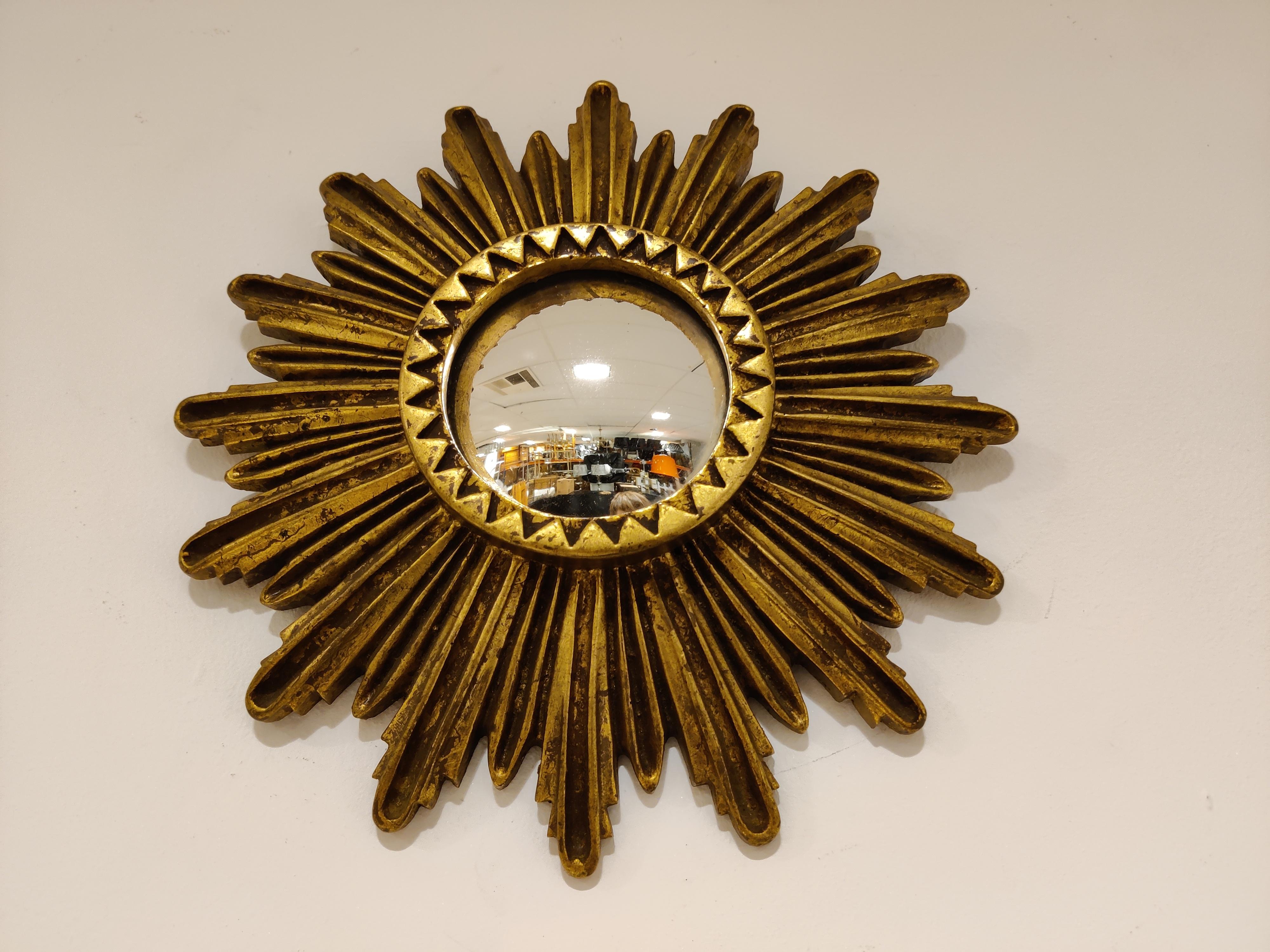 Small gilded resin sunburst mirror with convex mirror glass.

The golden mirror is in a very good condition.

This is a small example which is much harder to find.

1960s - Belgium

Pristine condition.

Dimensions:

Diameter: