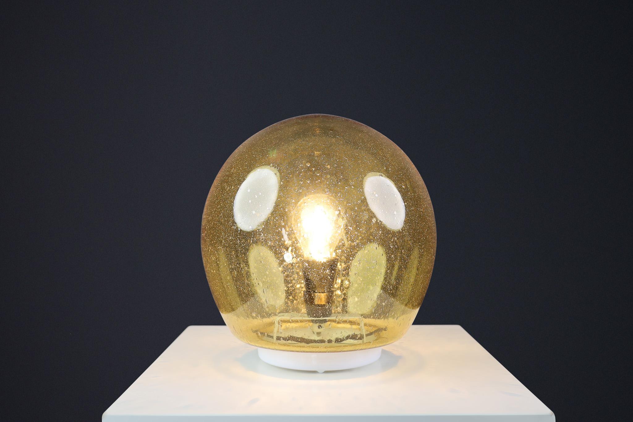 Metal Mid-Century Golden/Yellow Murano Glass Table Lamp, Italy 1970s For Sale
