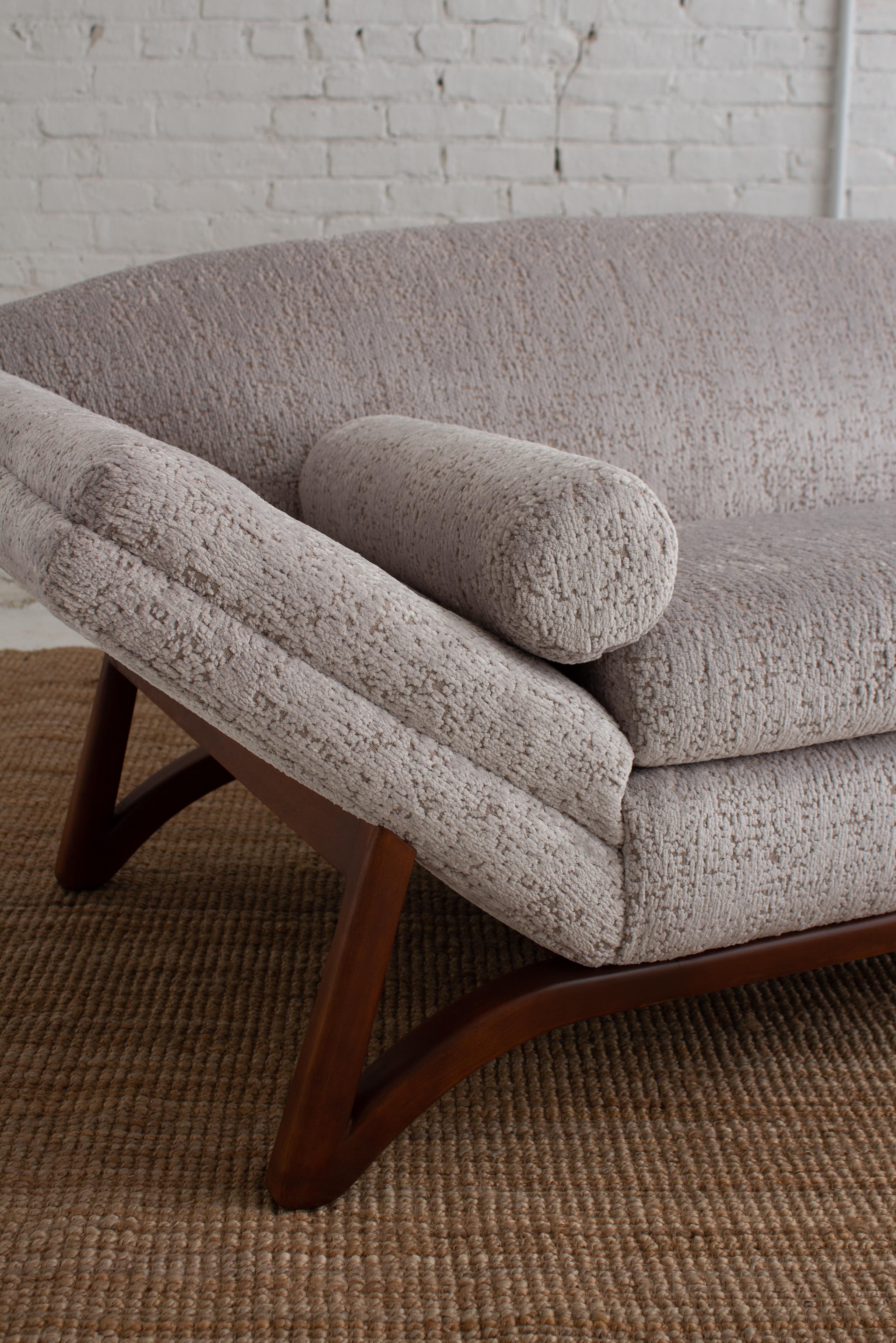 Mid Century Gondola Sofa in Textured Chenille For Sale 3